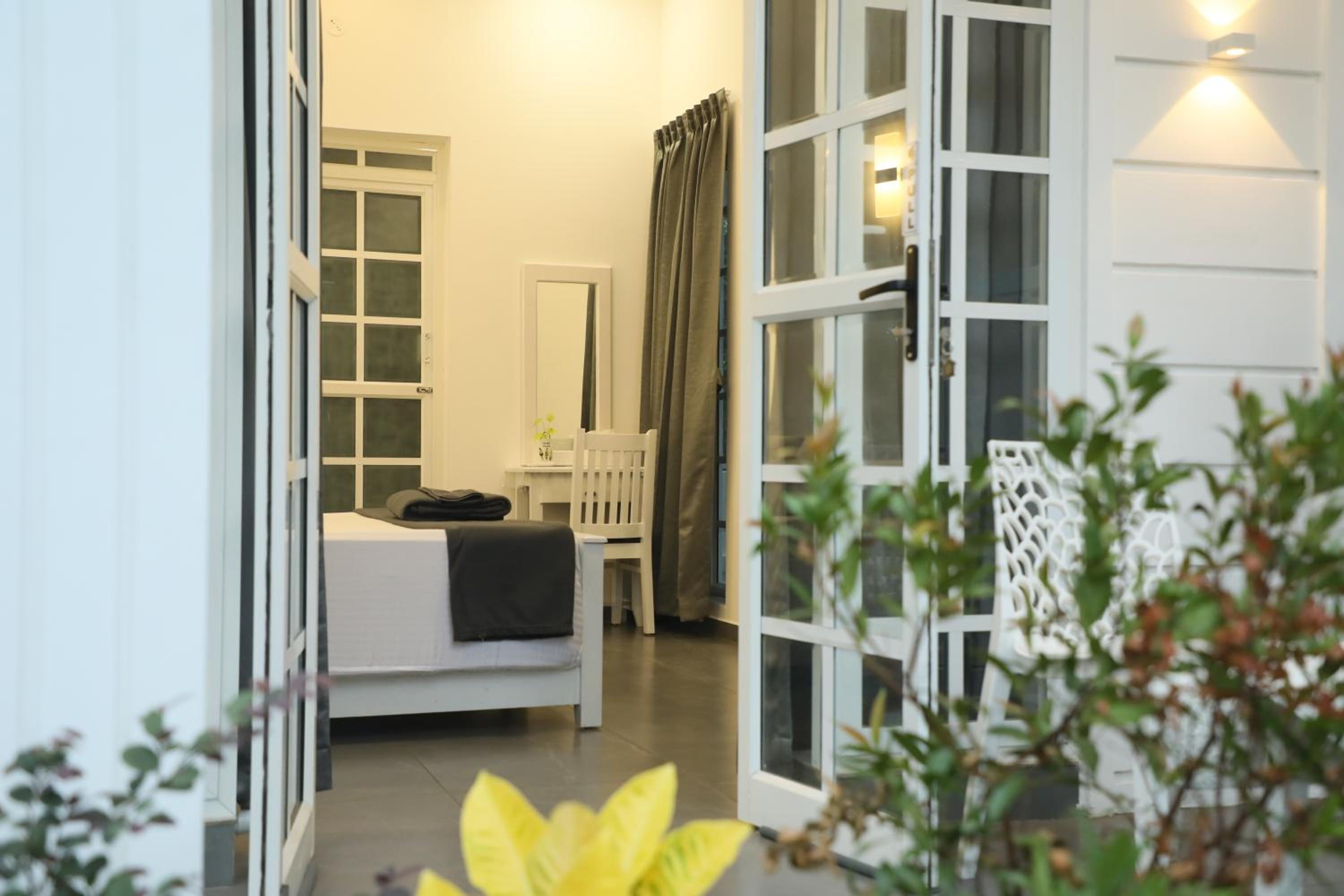 Double or Twin Room with Side Sea View photo 1
