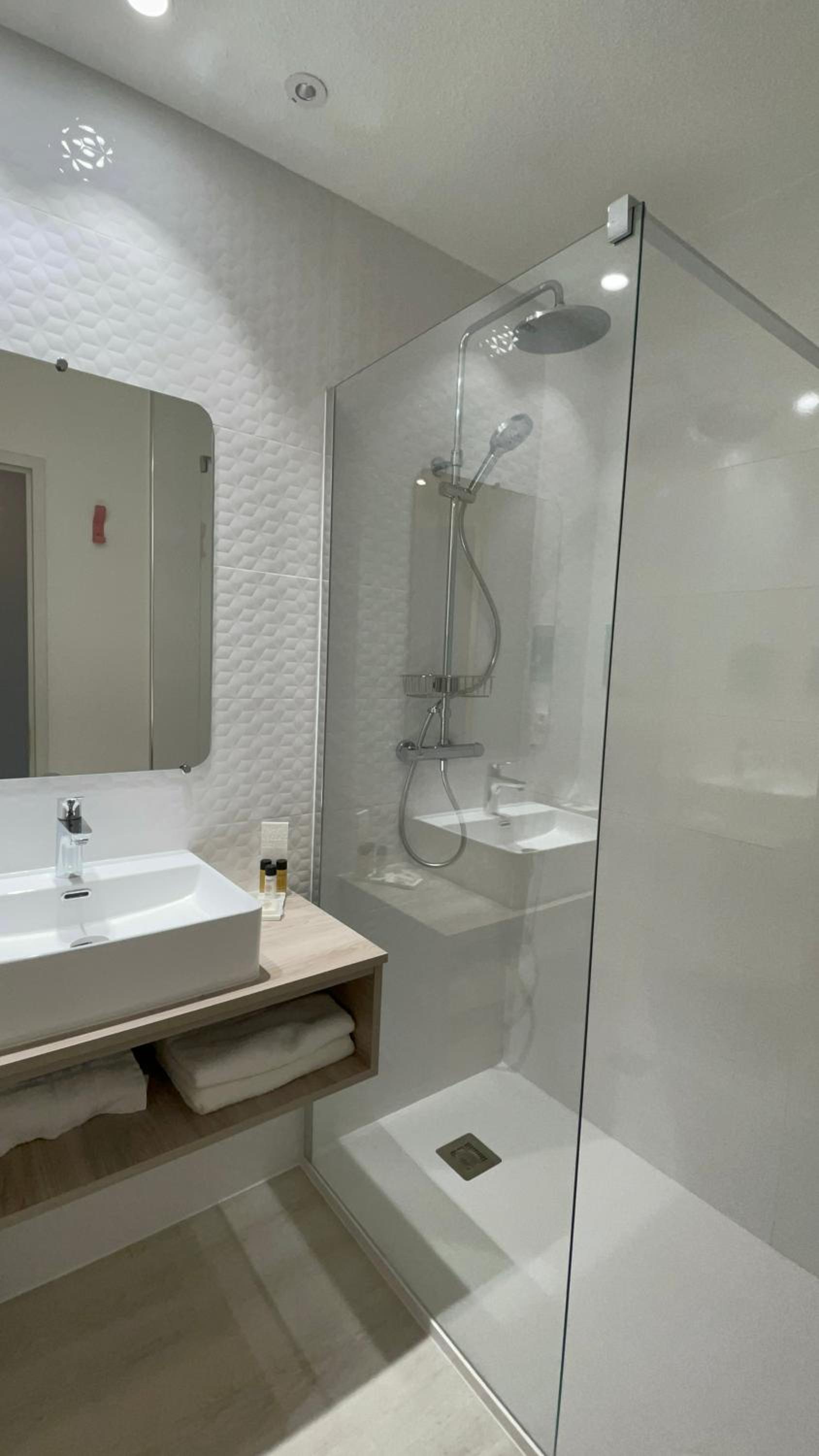 Double Room - Beachside photo 2