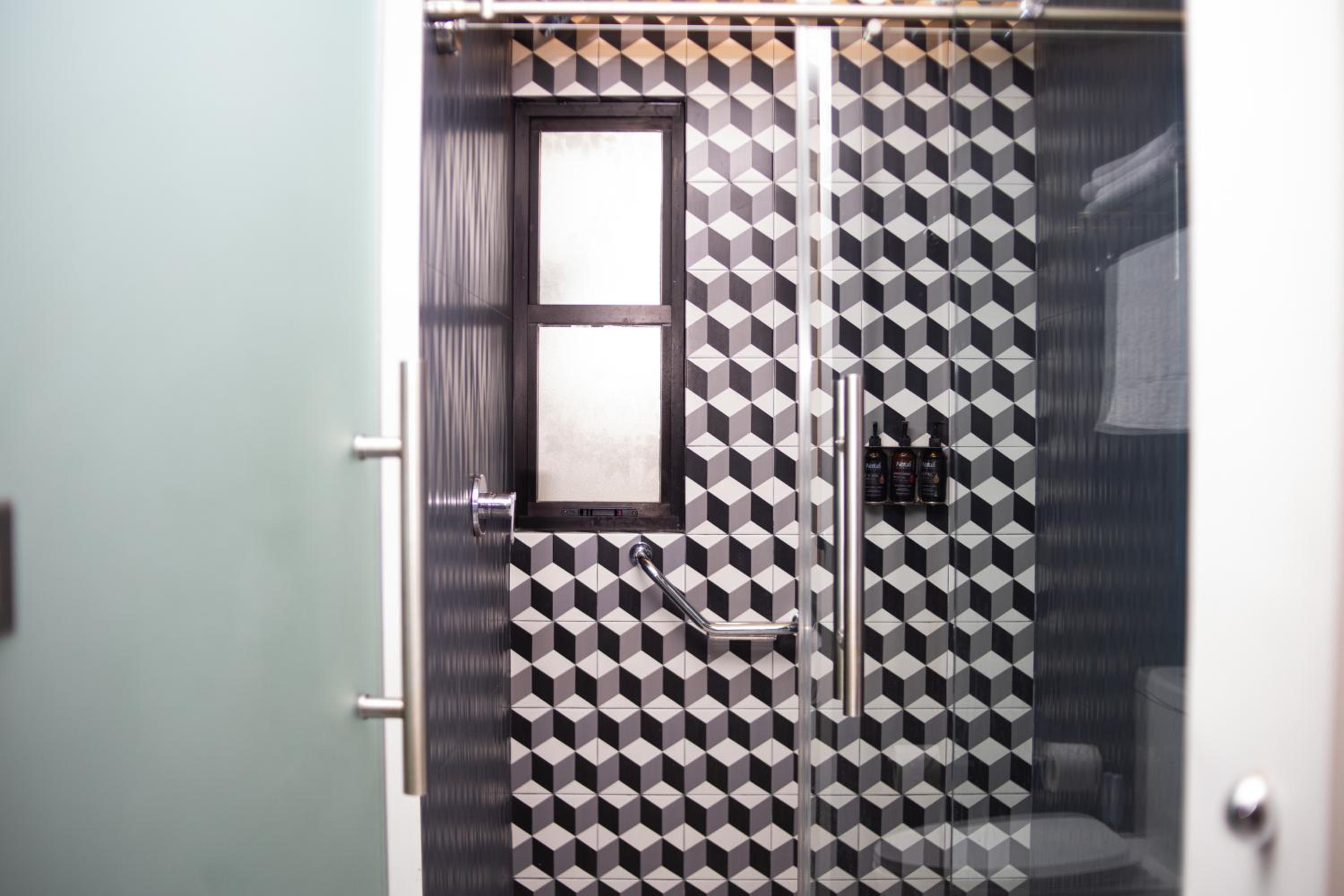 Deluxe Suite - Photo 11