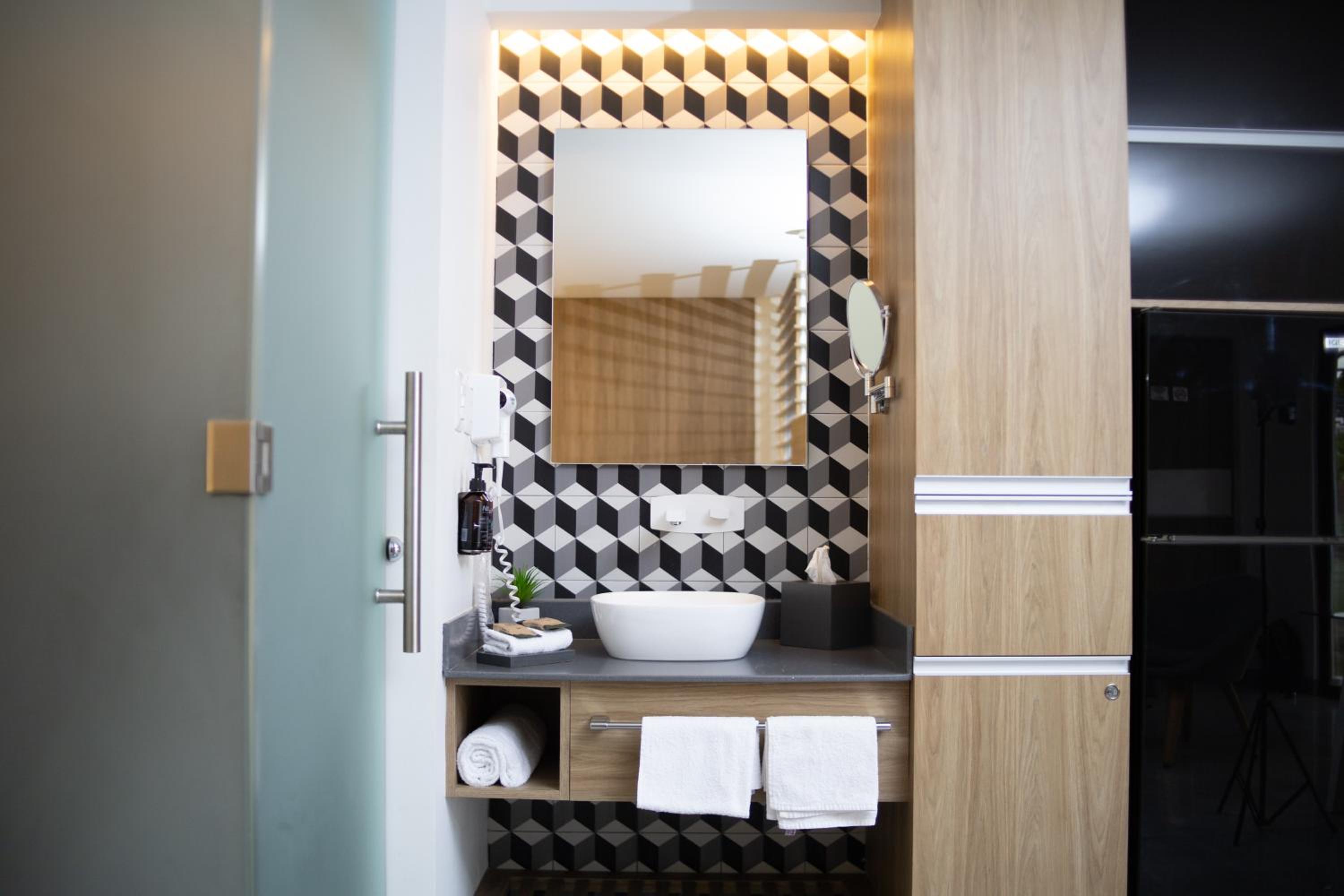 Deluxe Suite - Photo 10