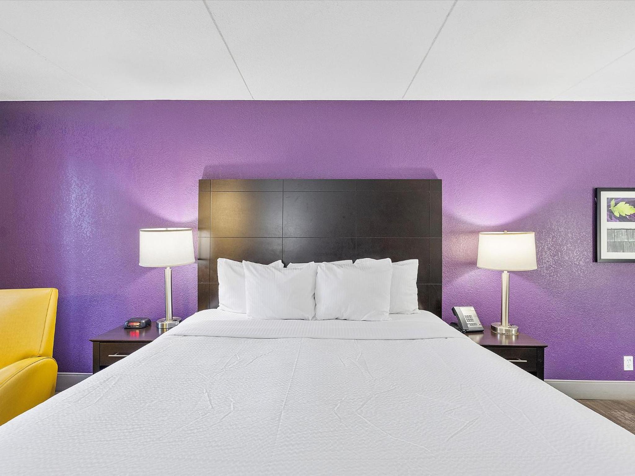 Standard King Room photo 3