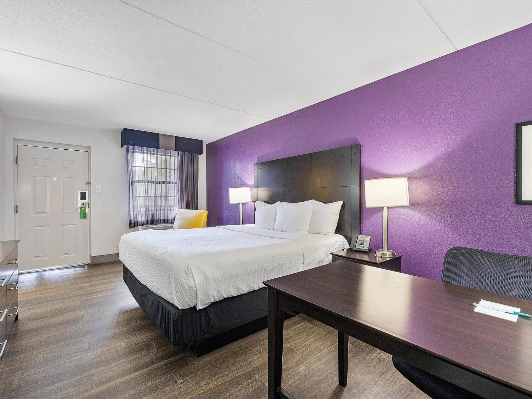 Standard King Room photo 2