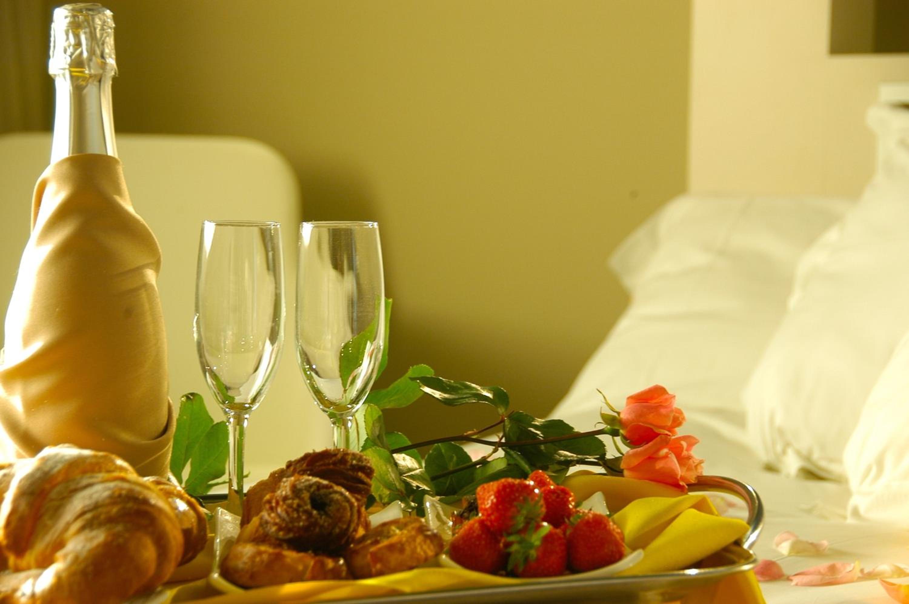Suite with Hot Tub Chardonnay - Photo 3