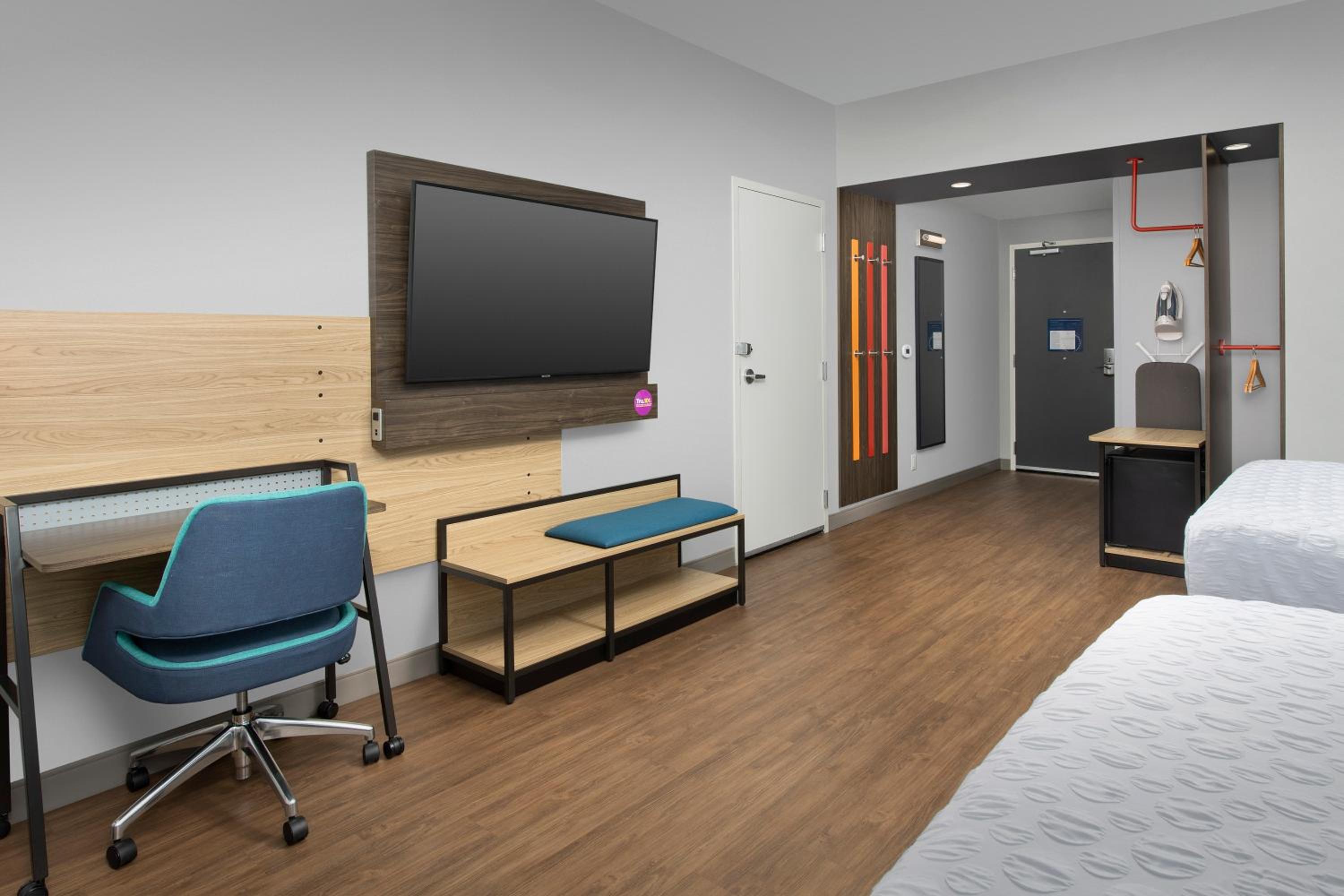Queen Room with Two Queen Beds - Mobility Access - Photo 4