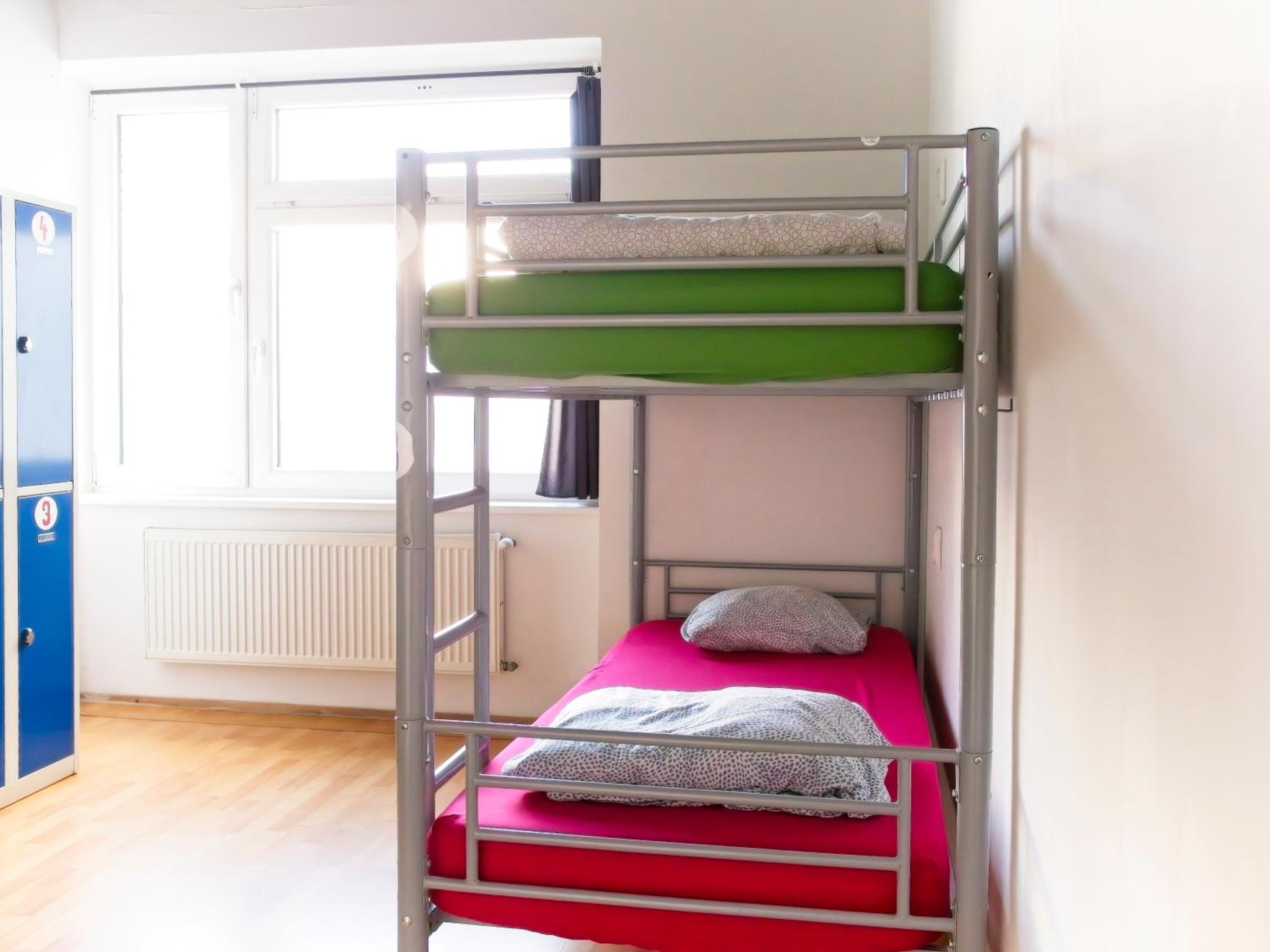 Bed in 4-Bed Mixed Dormitory Room photo 3