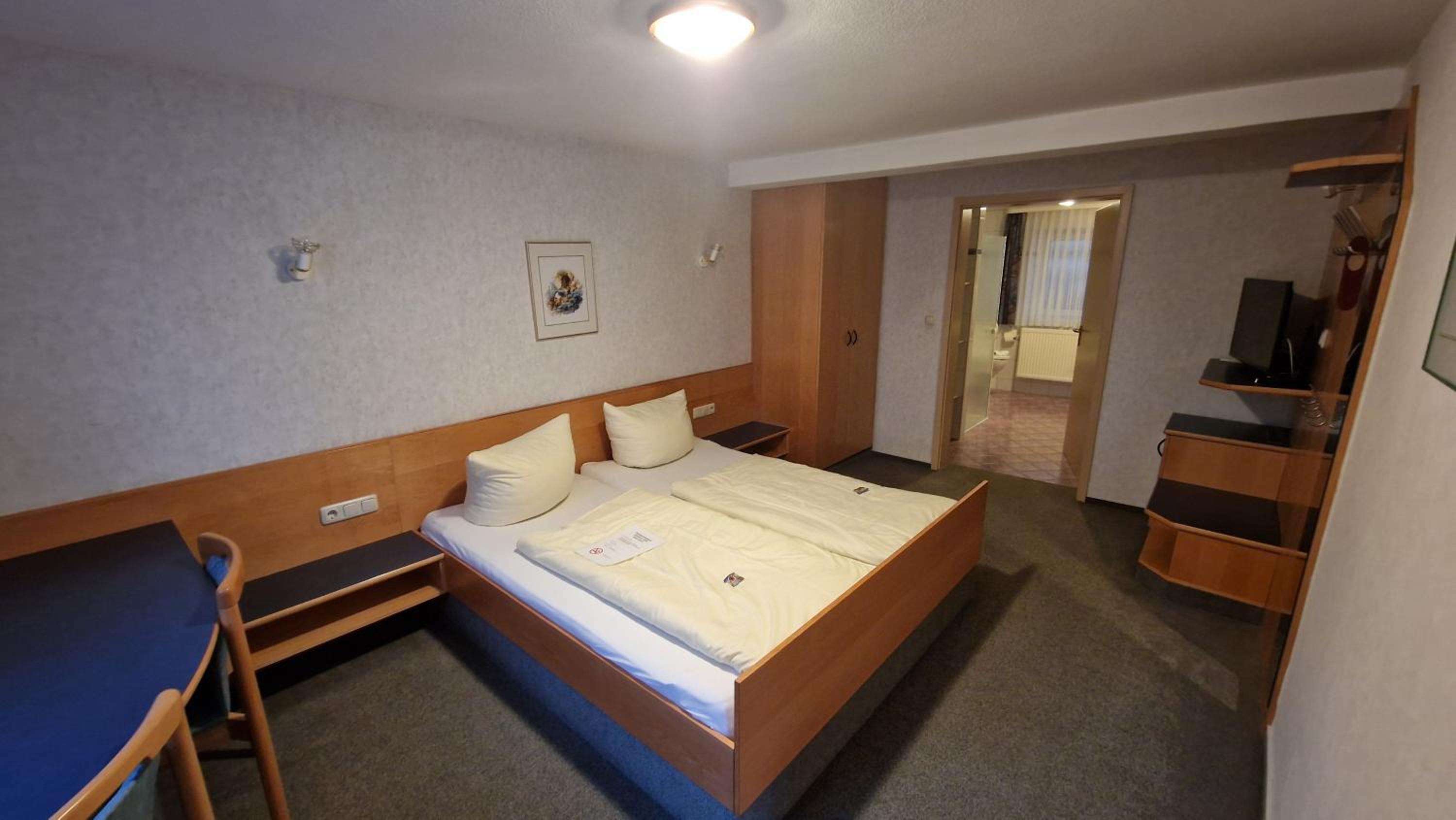 Budget Double Room photo 3