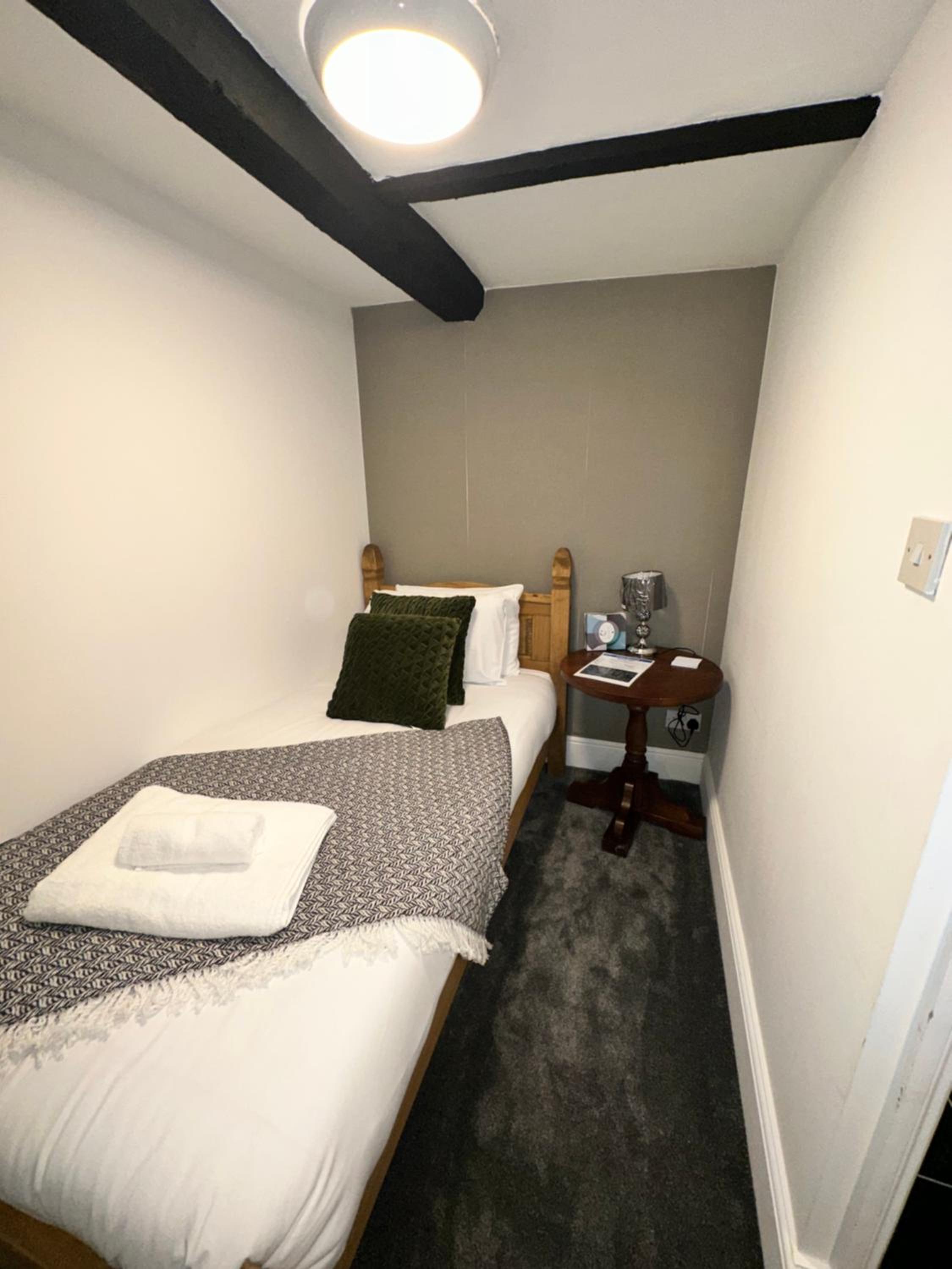 Single Room photo 2