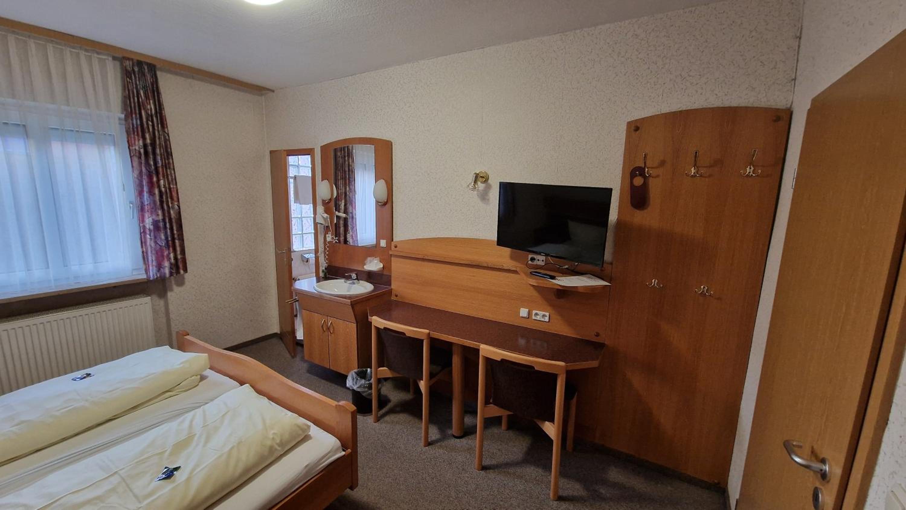 Budget Double Room photo 2