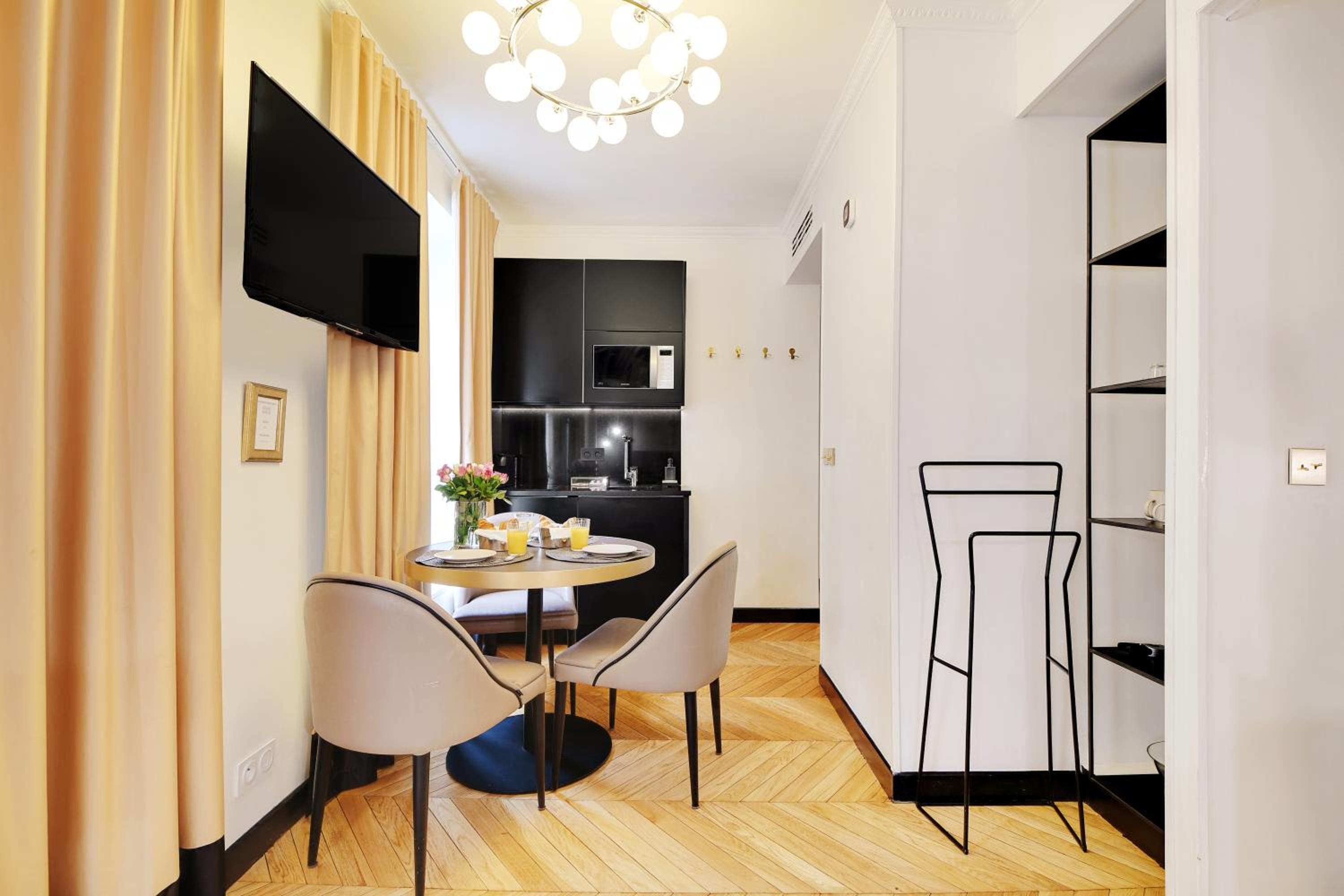 One-Bedroom Apartment photo 2