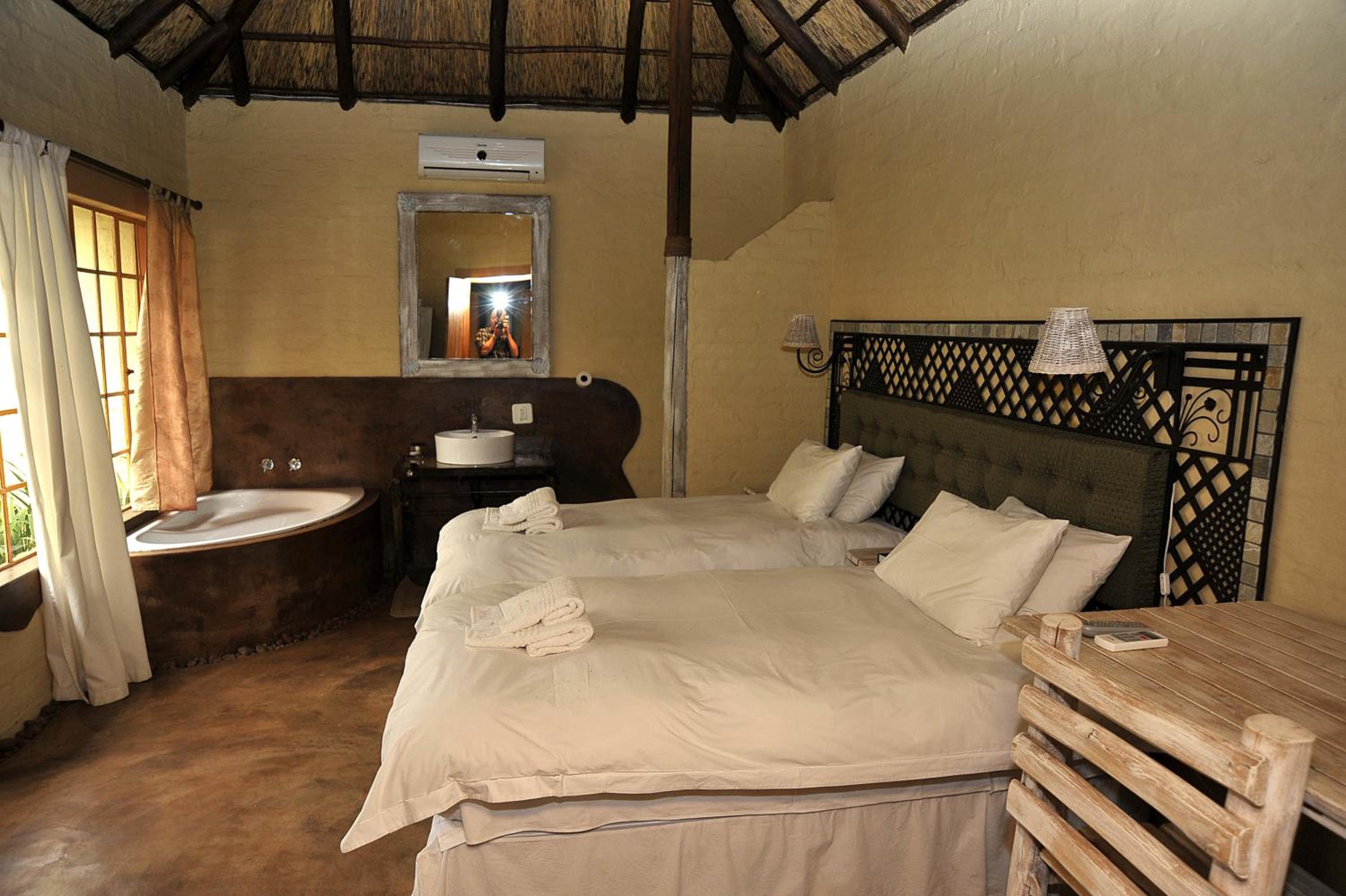 Twin Room with Garden View - Photo 3