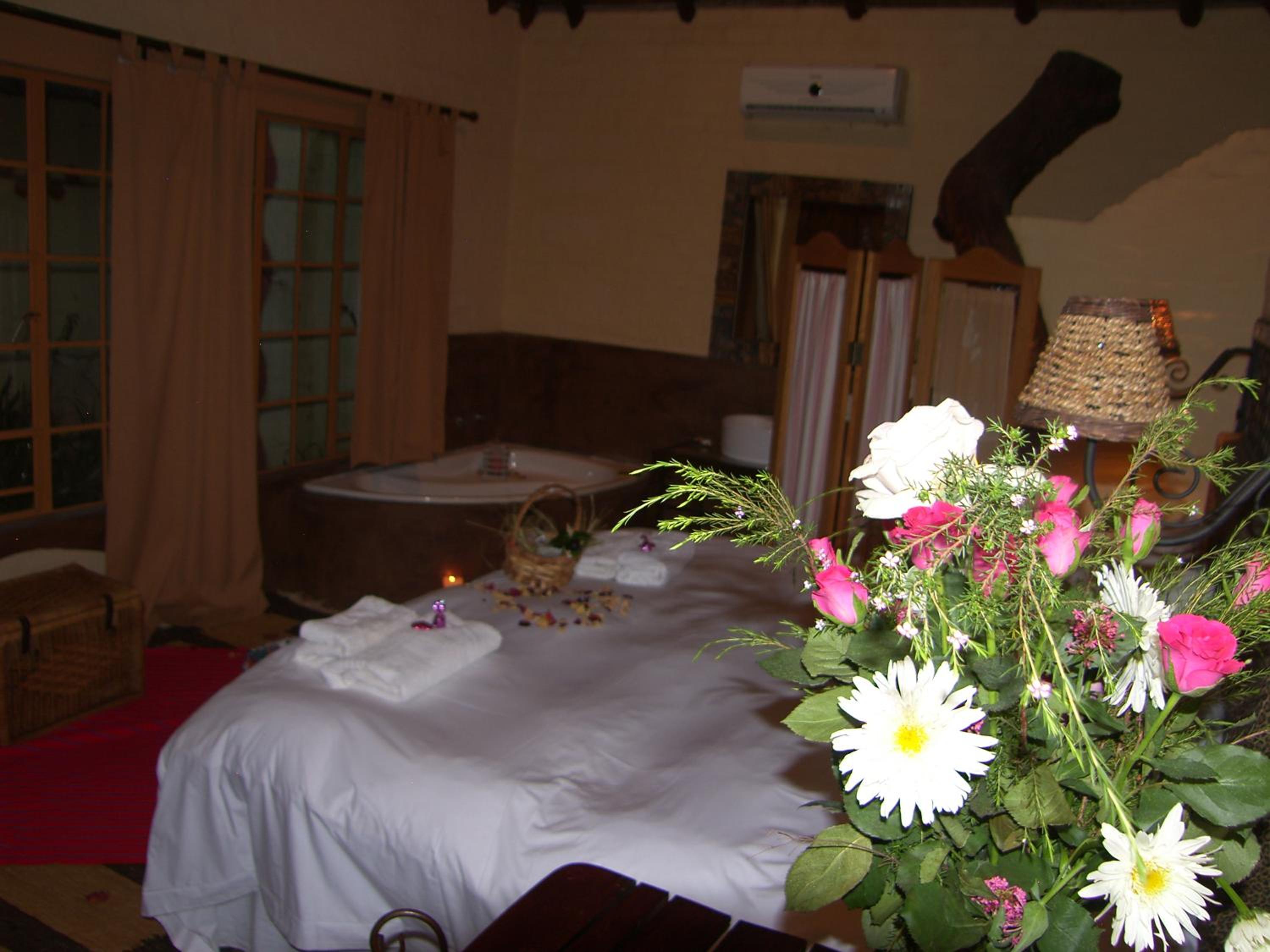 Deluxe King Room - Photo 31