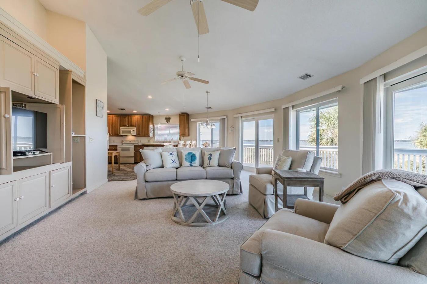 Three-Bedroom House photo 1