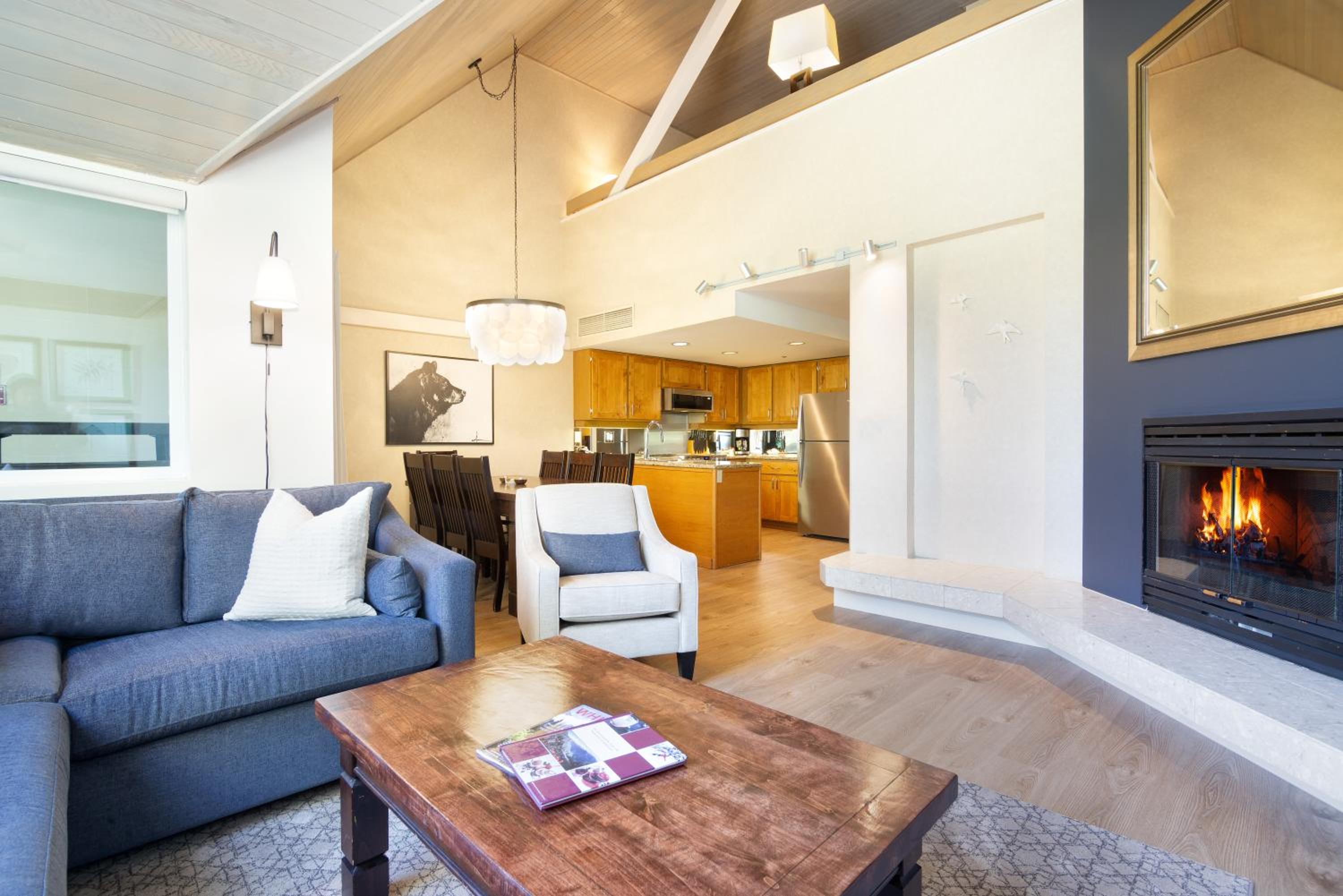 Condo, 2 Bedrooms + Loft (Unit 906)