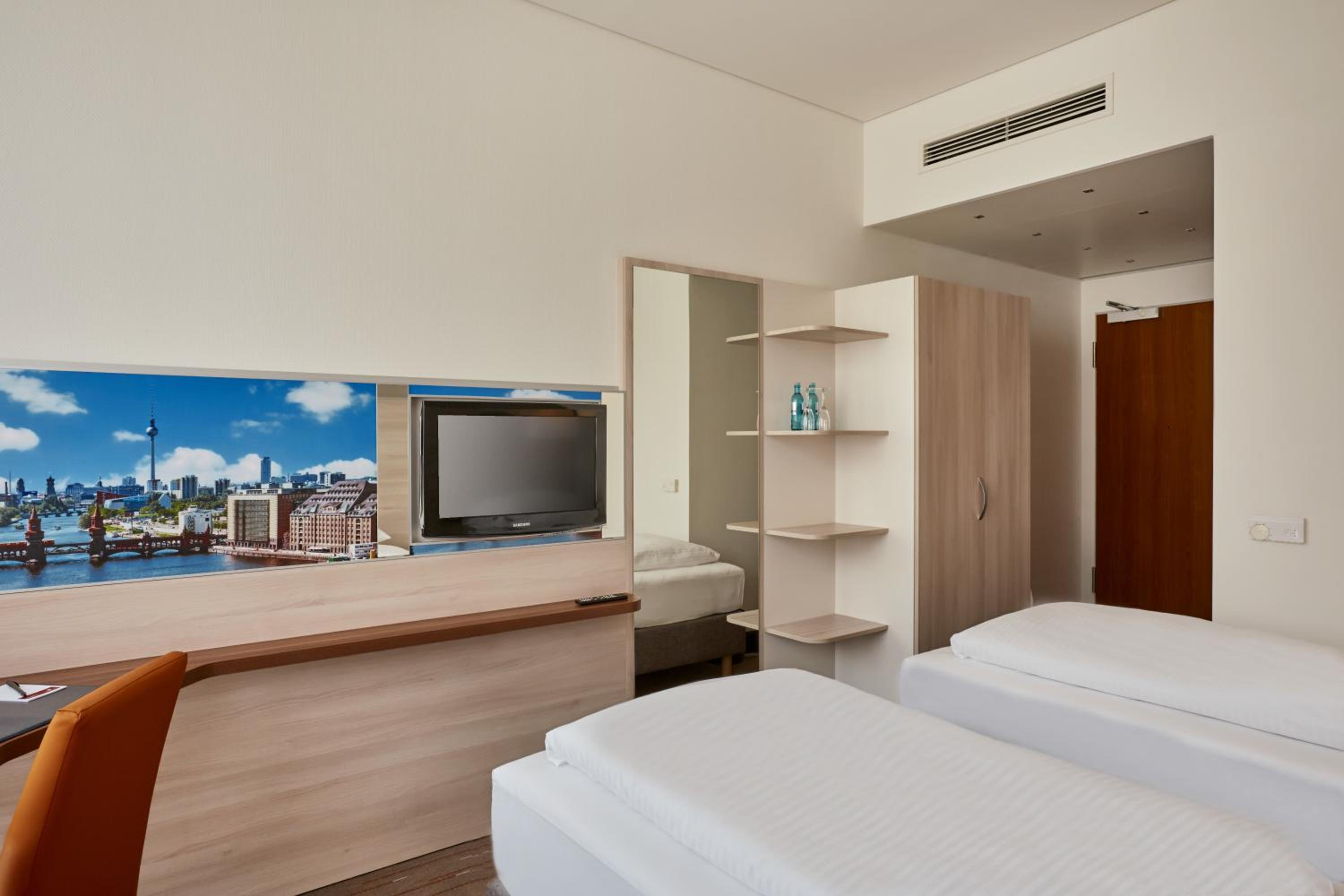 Comfort Double or Twin Room thumbnail 5