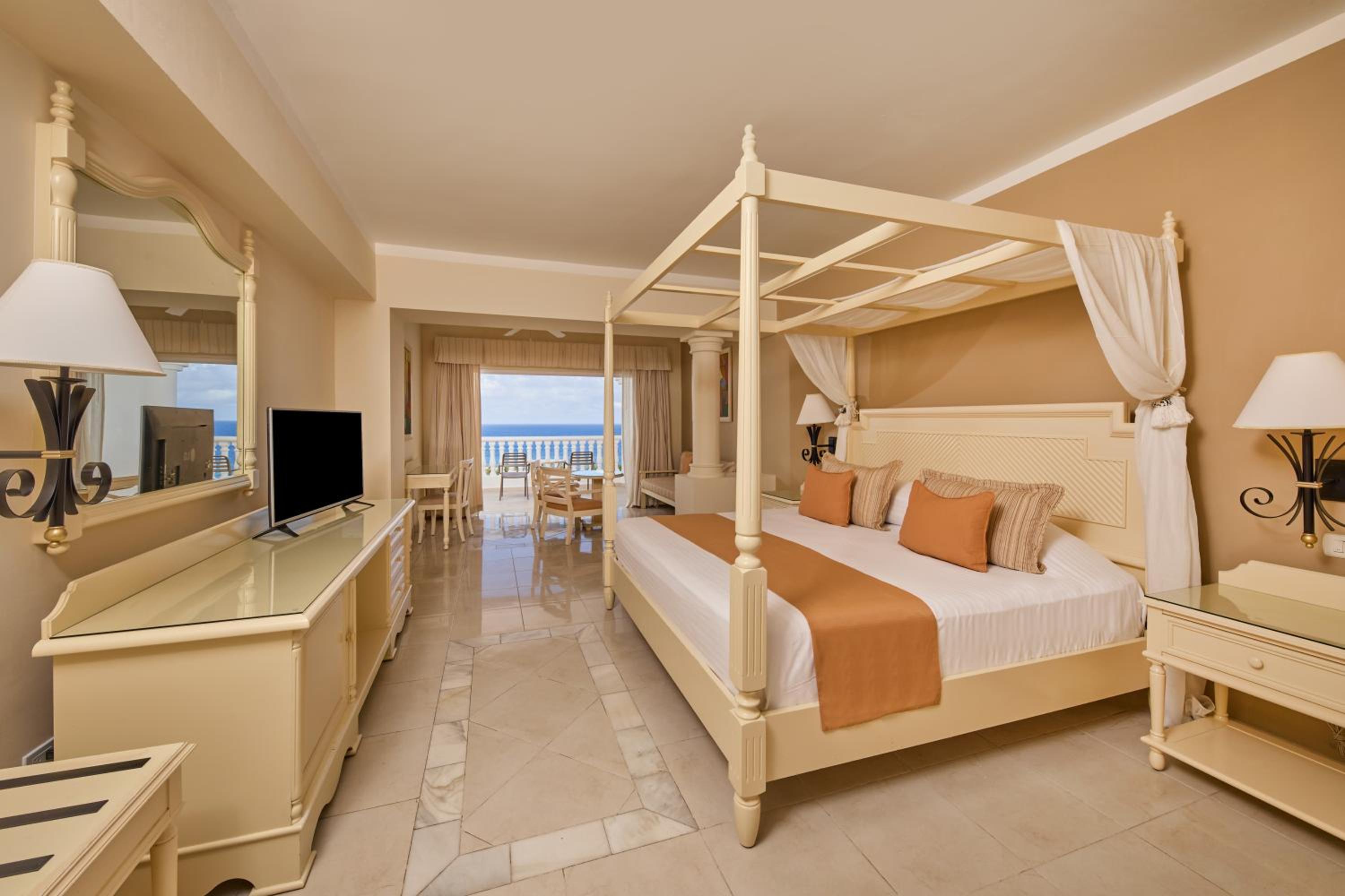 Junior Suite Deluxe Sea View (1 Adult)