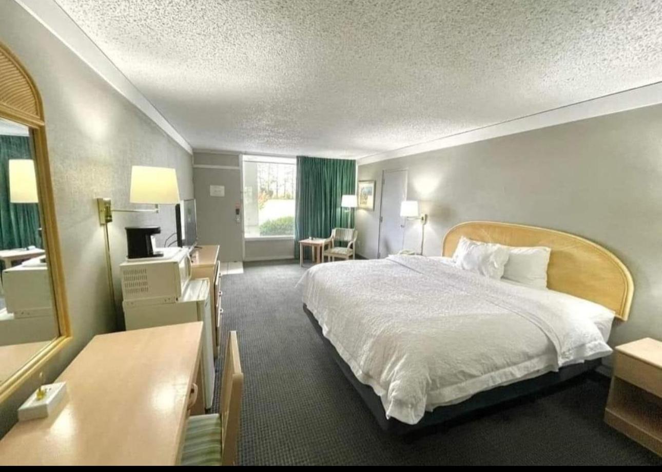 King Room - Non-Smoking photo 2
