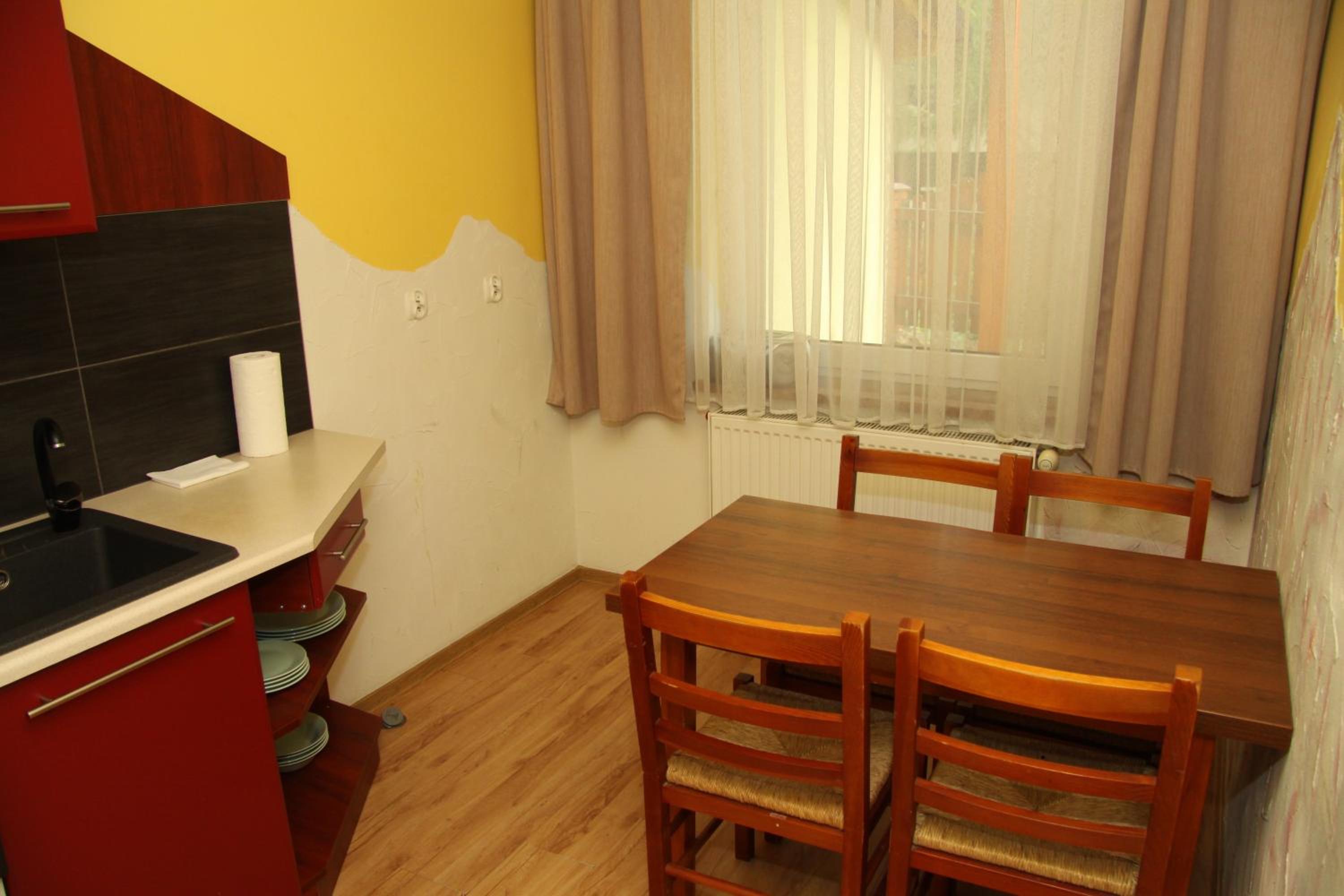 Studio (4 Adults) photo 2