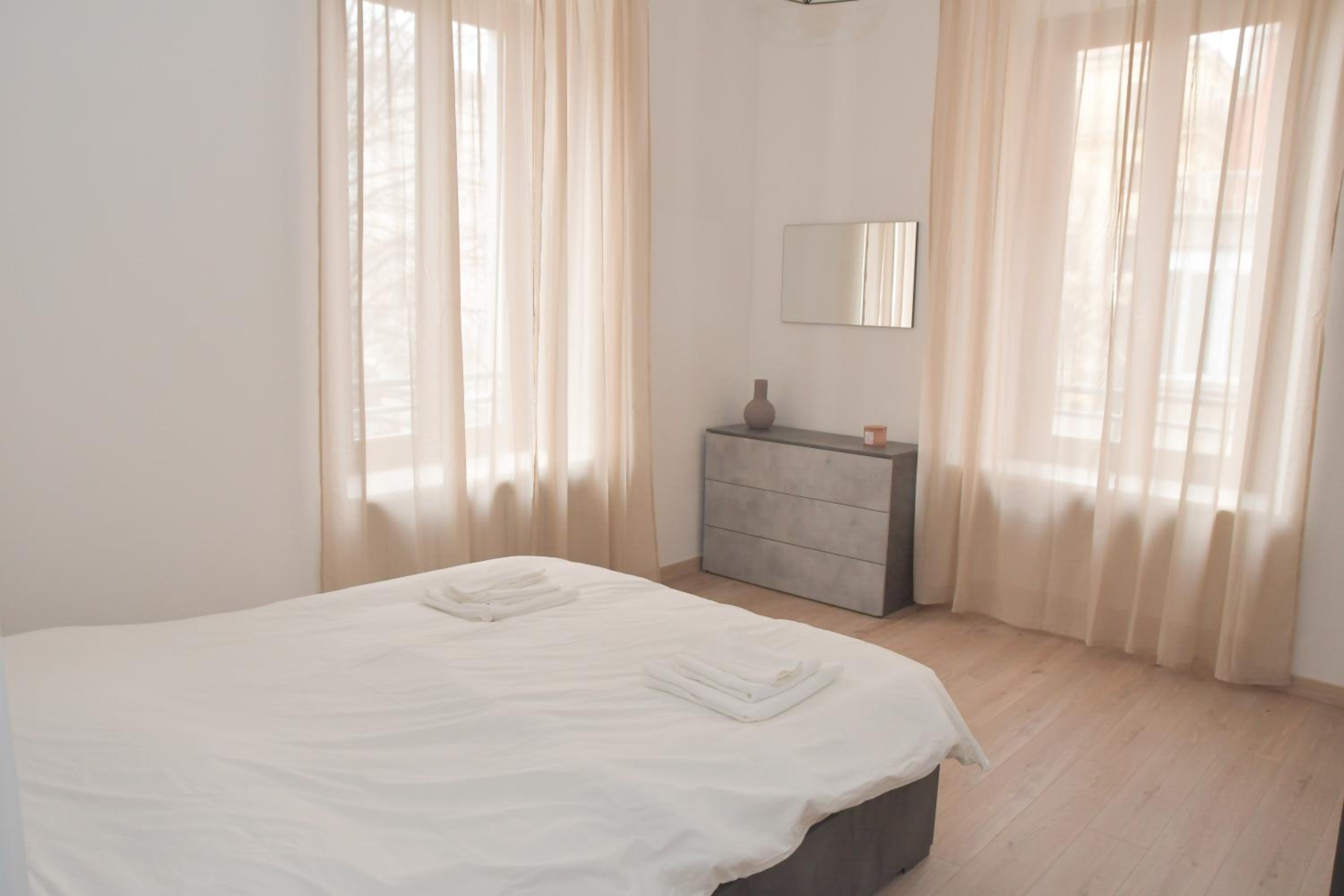 One-Bedroom Apartment photo 1