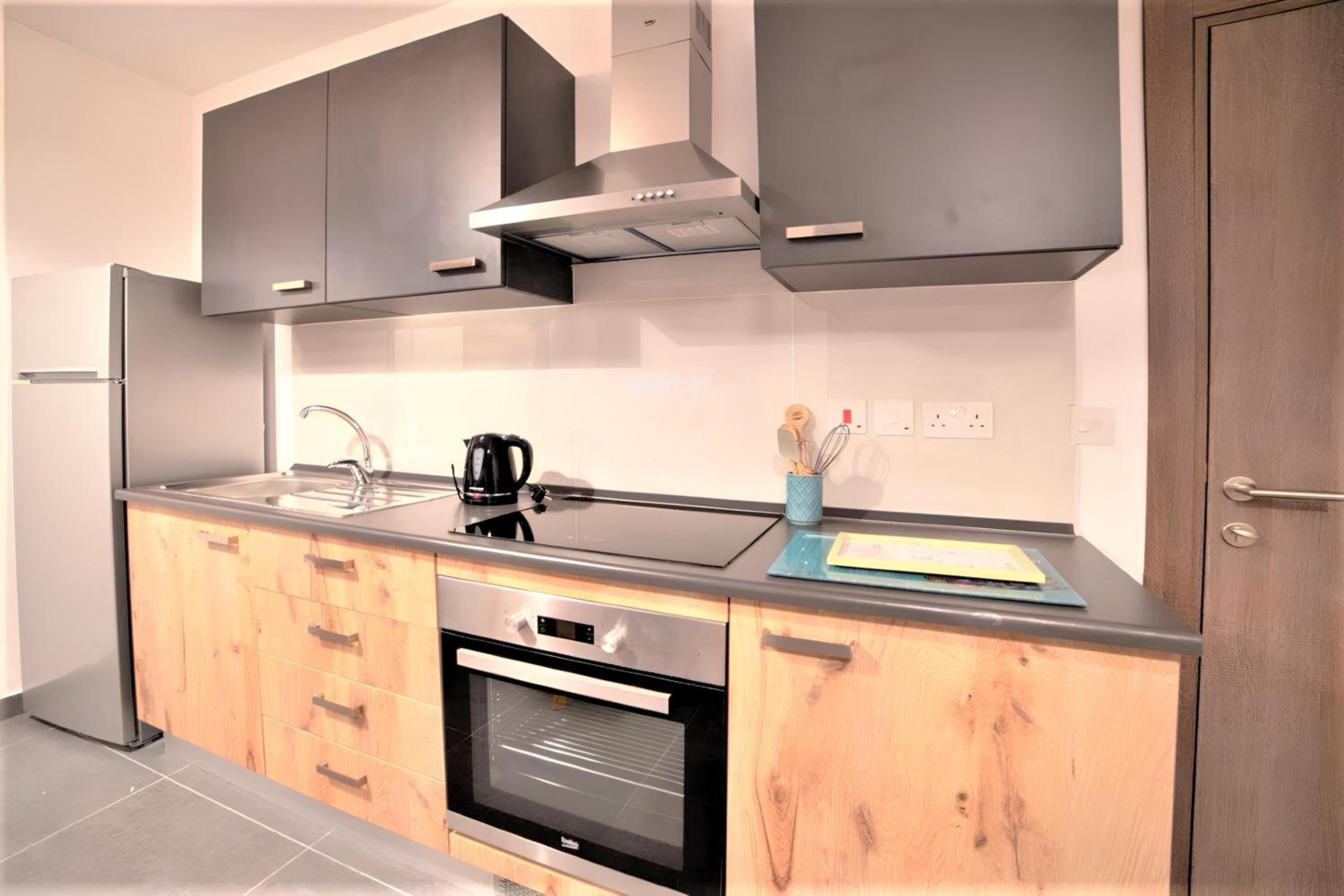 One-Bedroom Apartment - Photo 2