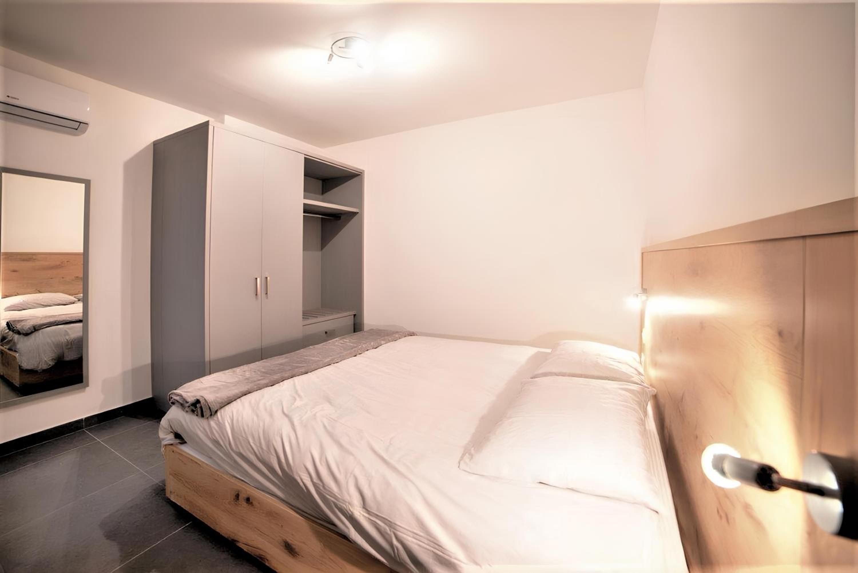 One-Bedroom Apartment - Photo 7