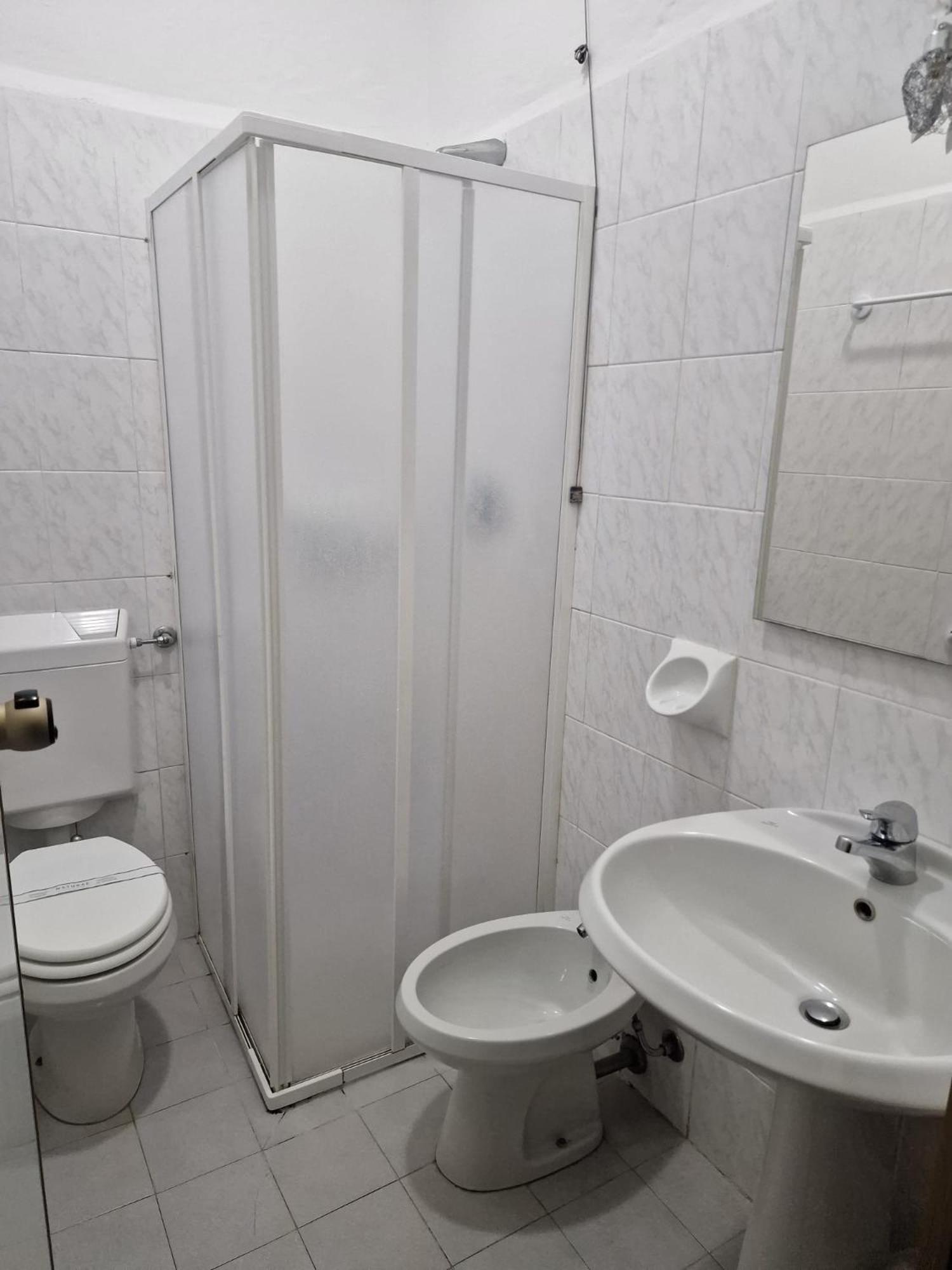 Twin Room with Private Bathroom photo 3