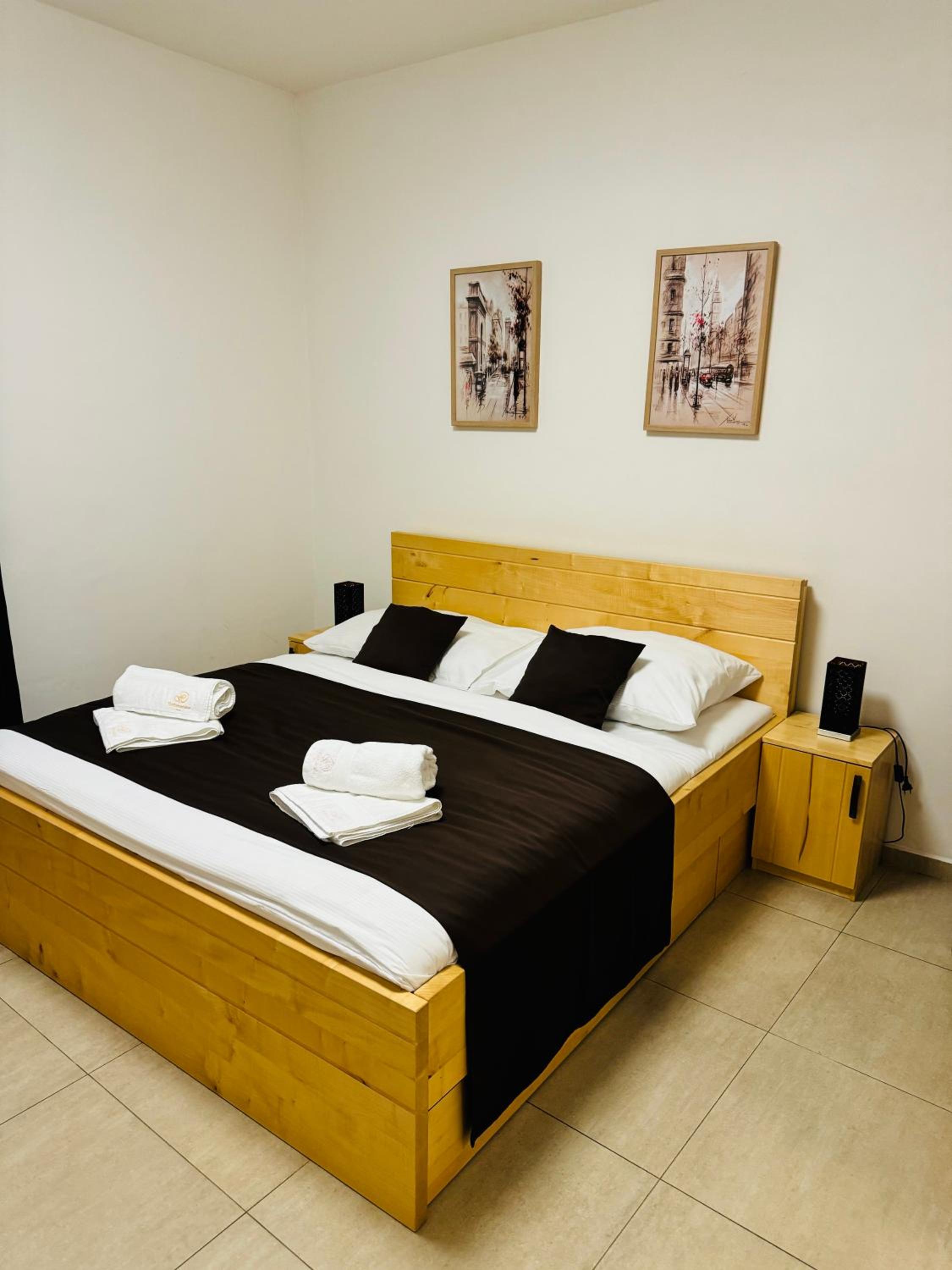 Single Room with Private Bathroom photo 1