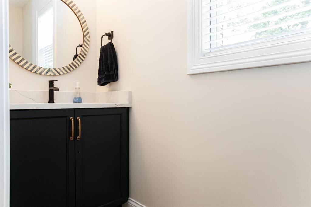 Seven-Bedroom House photo 2