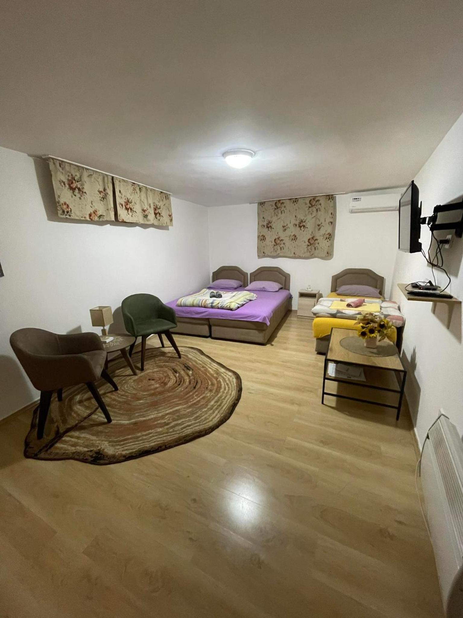 Apartment photo 2