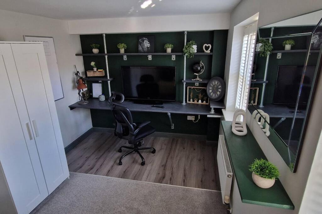 Three-Bedroom Apartment photo 1