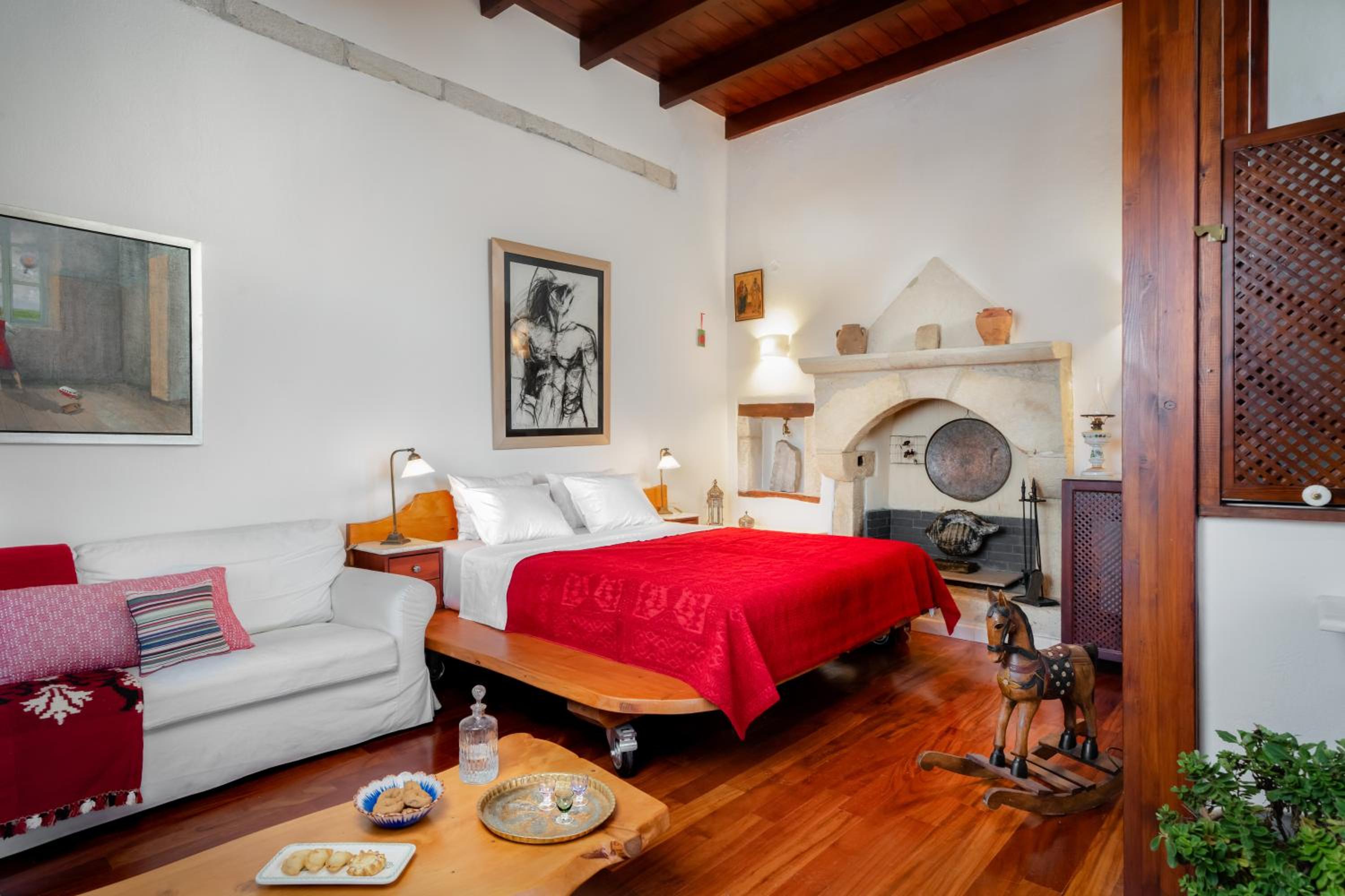 Honeymoon Suite (Nassibe)