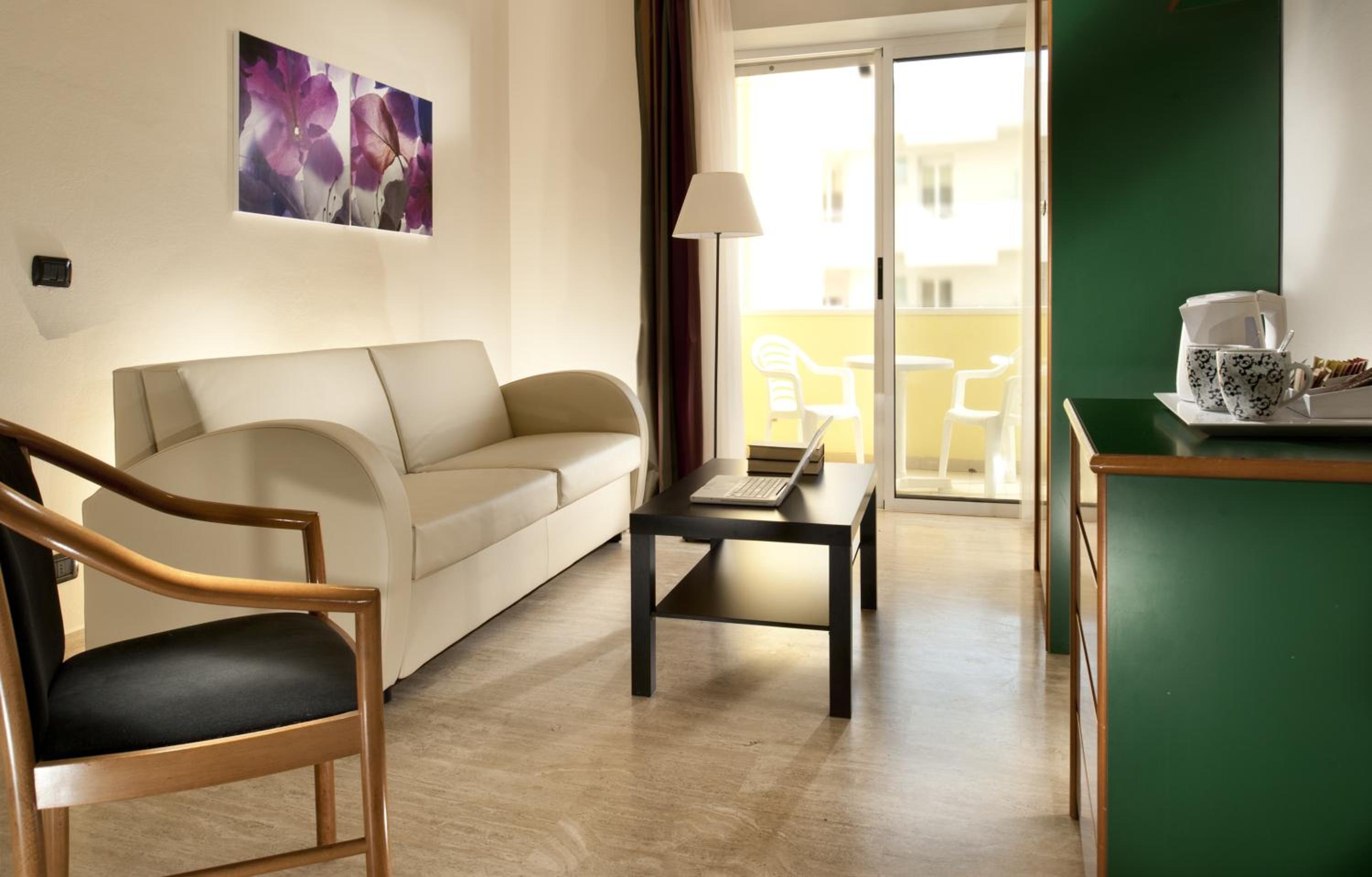 Suite with Balcony - Photo 3