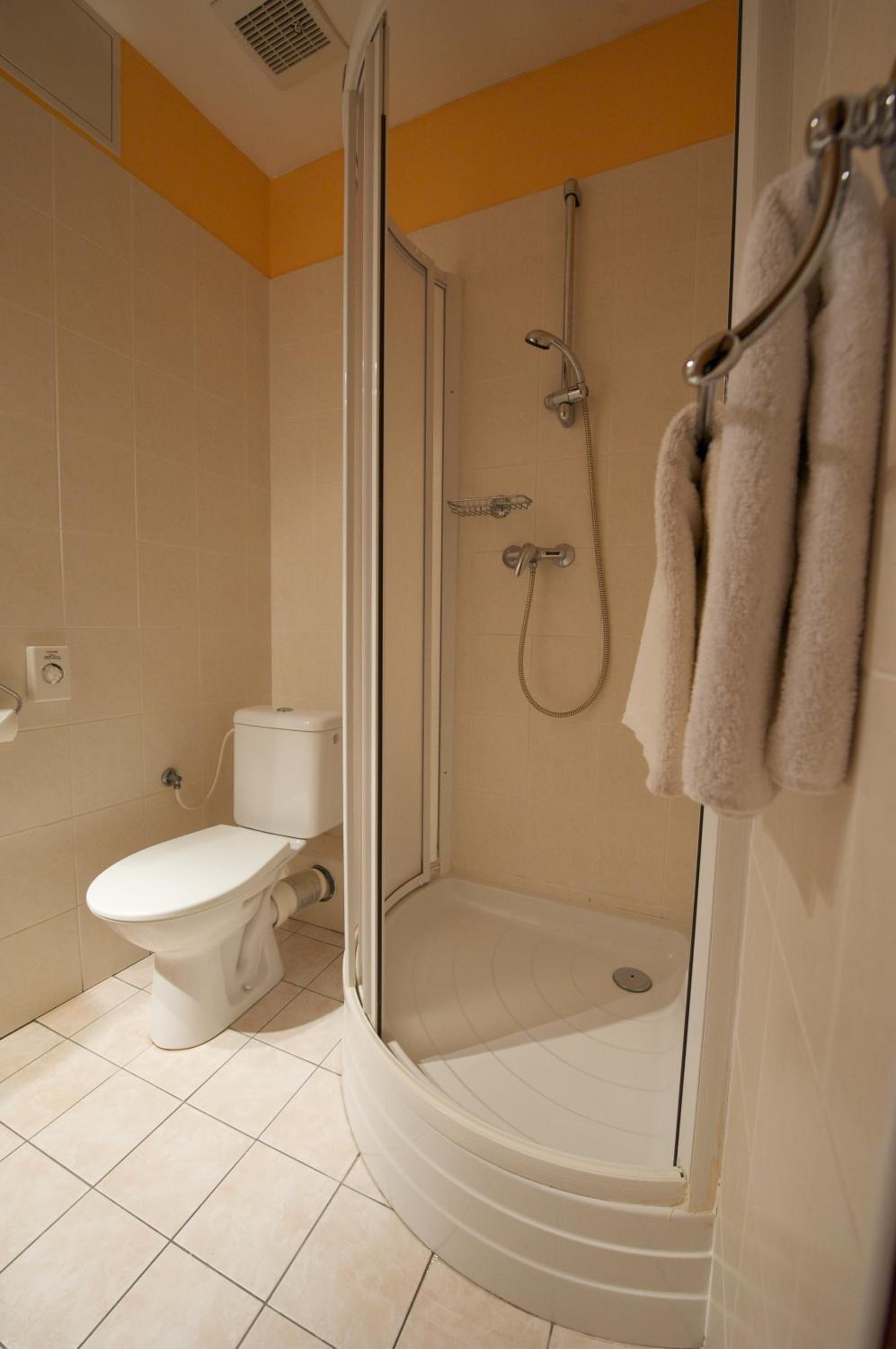 Double Room - Photo 14
