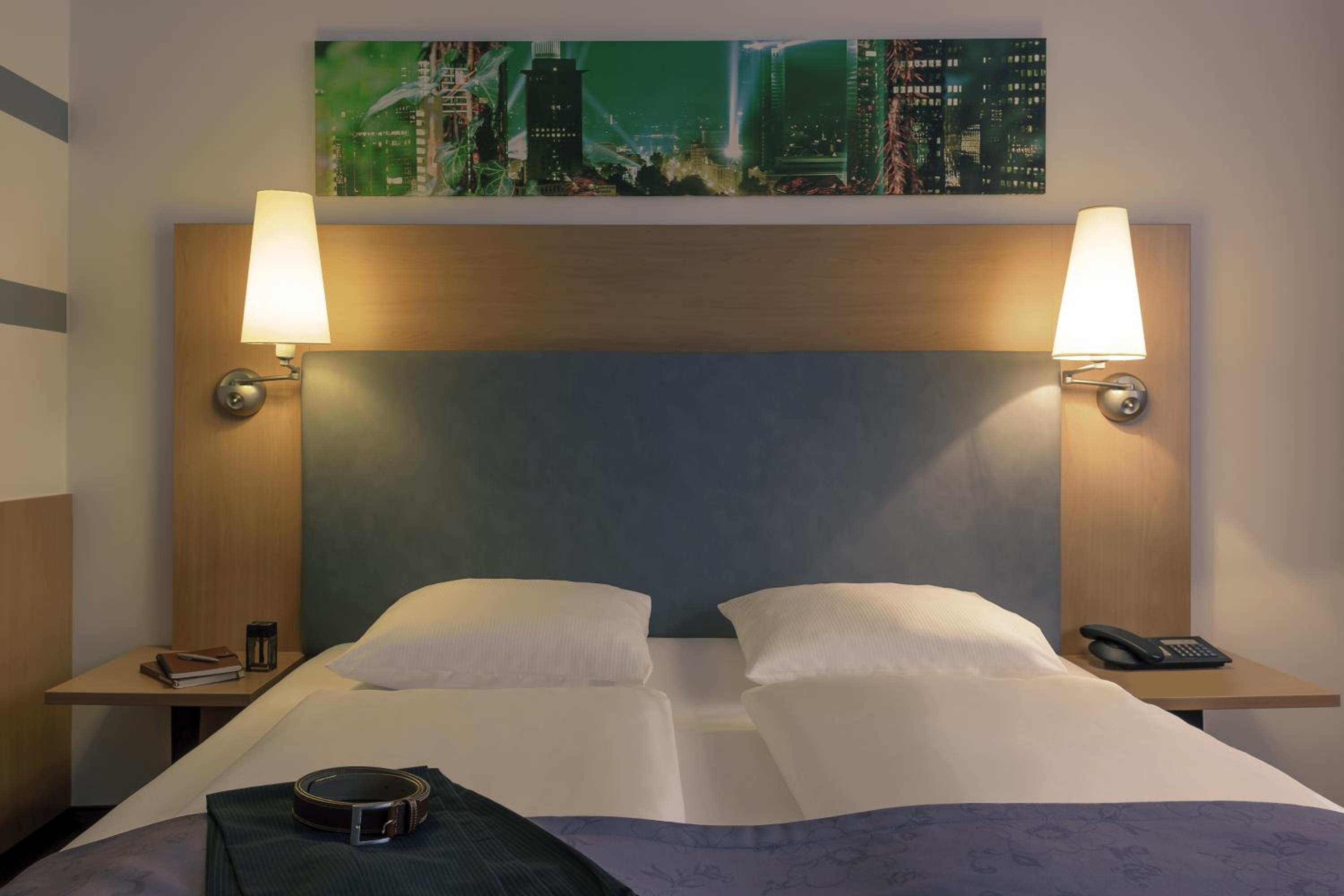 Standard King Room photo 3