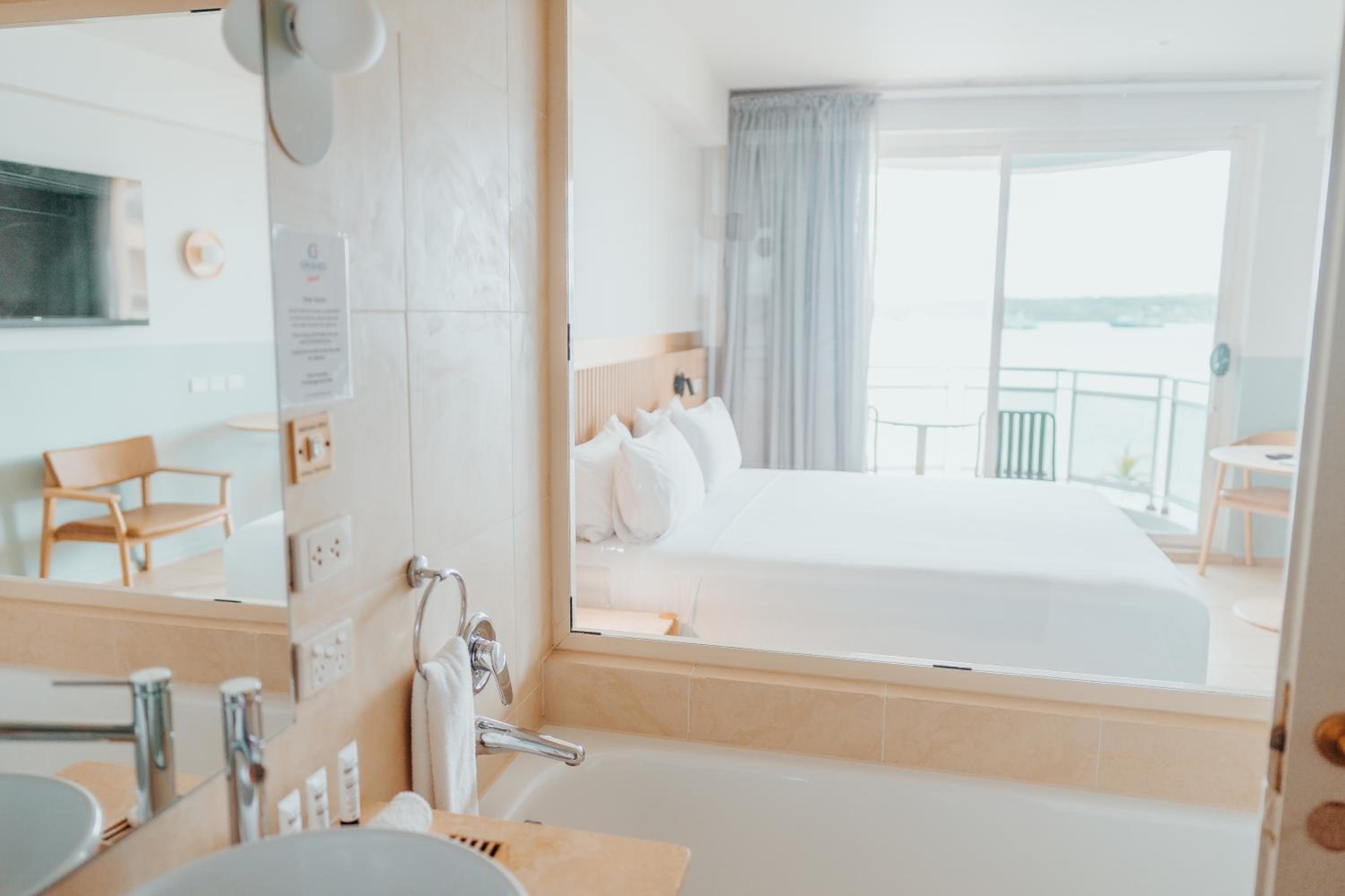 Harbor View Room - Photo 3