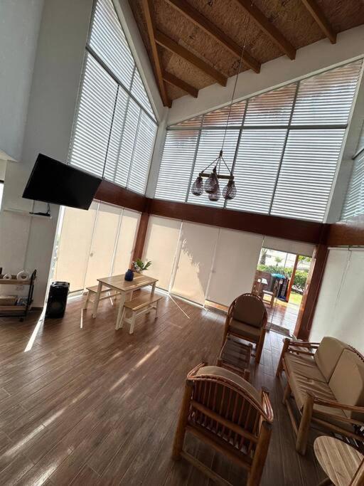 Five-Bedroom House photo 1