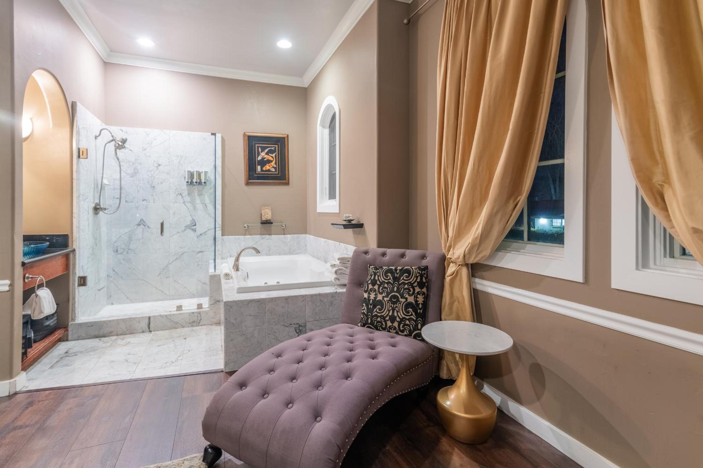 Indulge Couples Spa Room with Balcony photo 2
