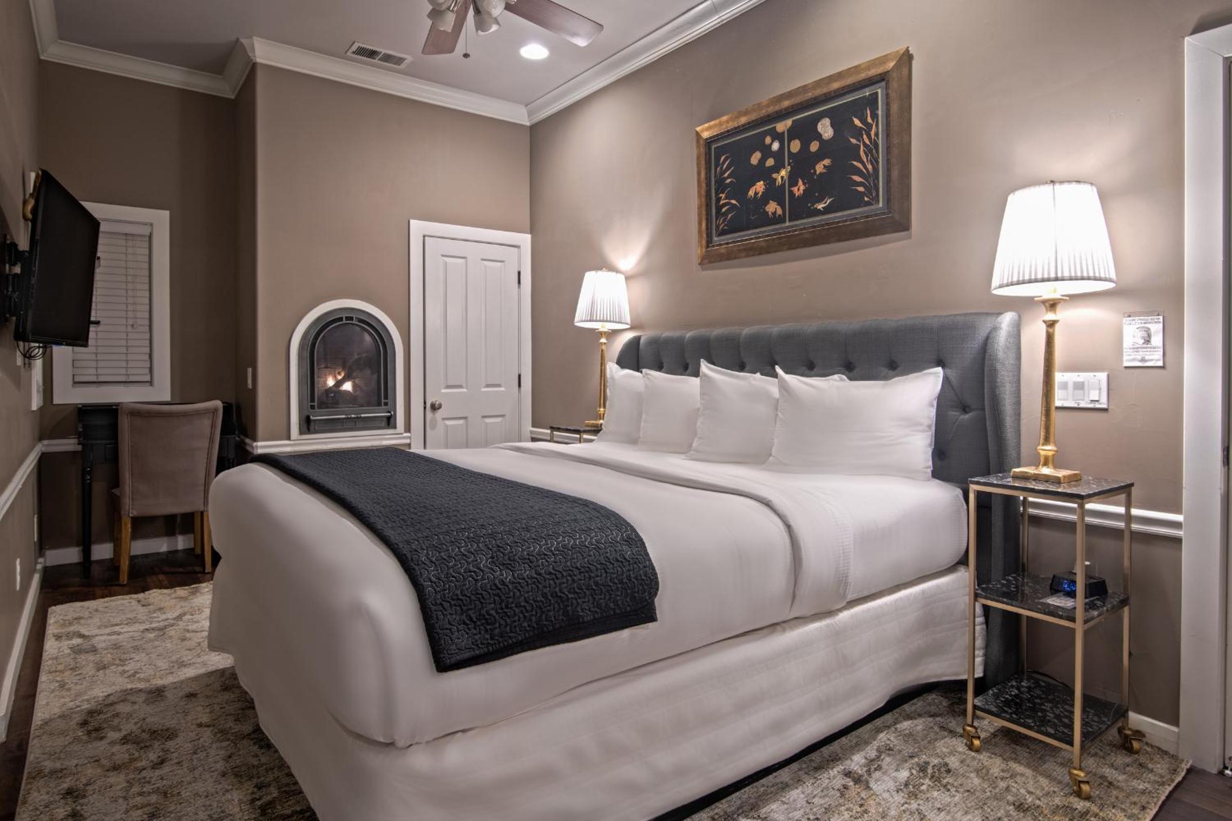 Indulge Couples Spa Room with Balcony photo 3
