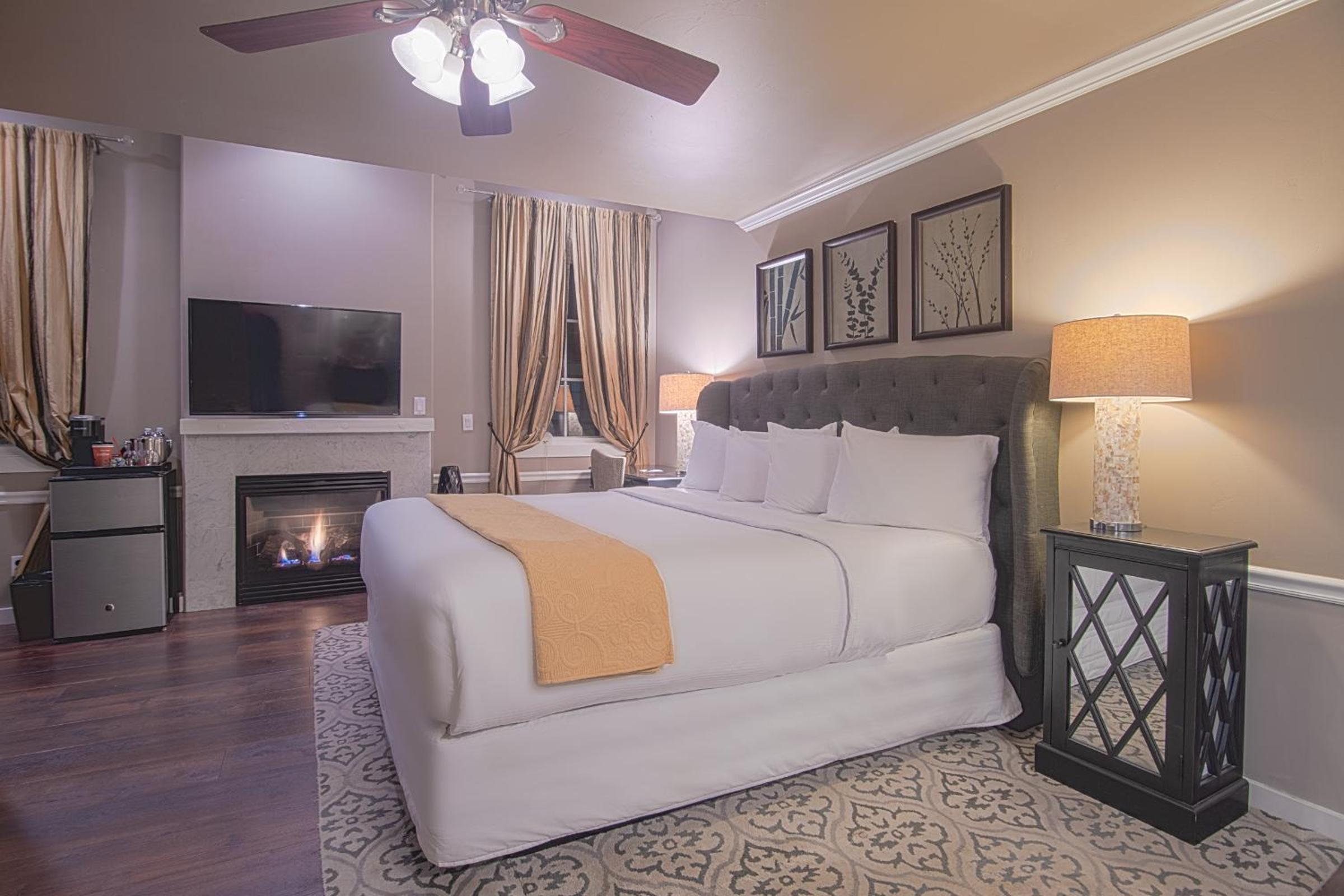 Refresh Couples Spa Room with Balcony photo 1