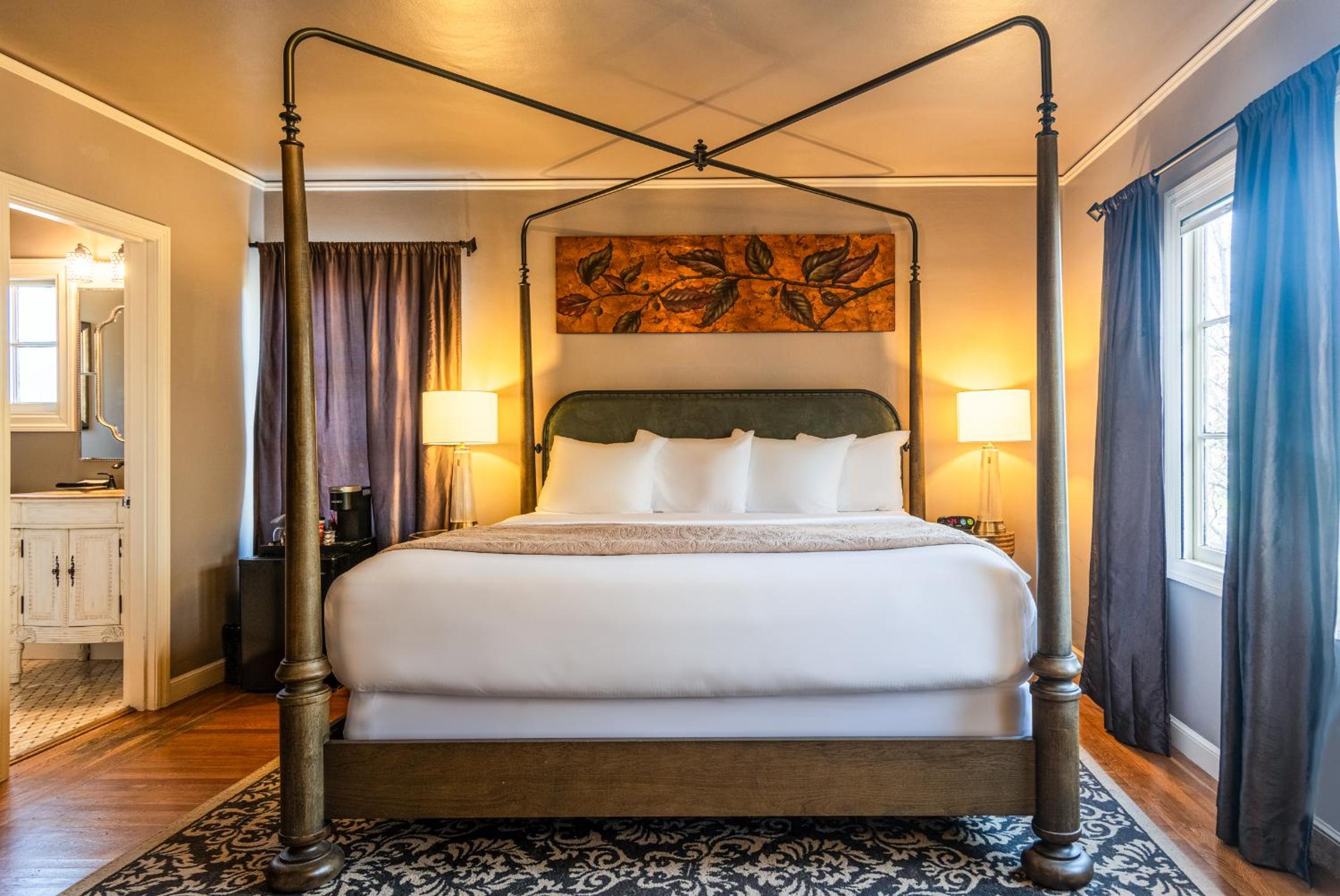 Reflection Mansion Deluxe Room photo 3
