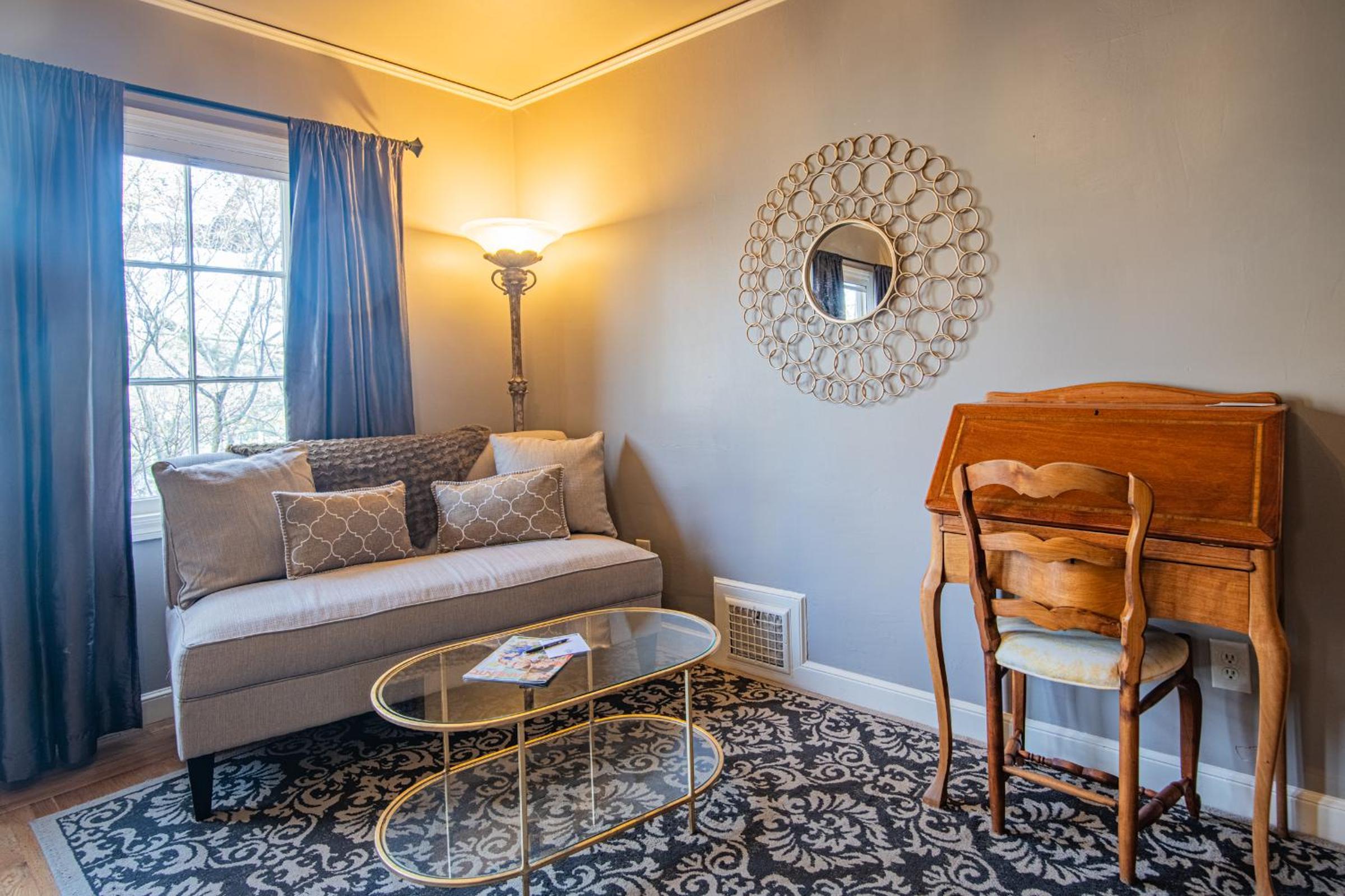 Reflection Mansion Deluxe Room photo 2