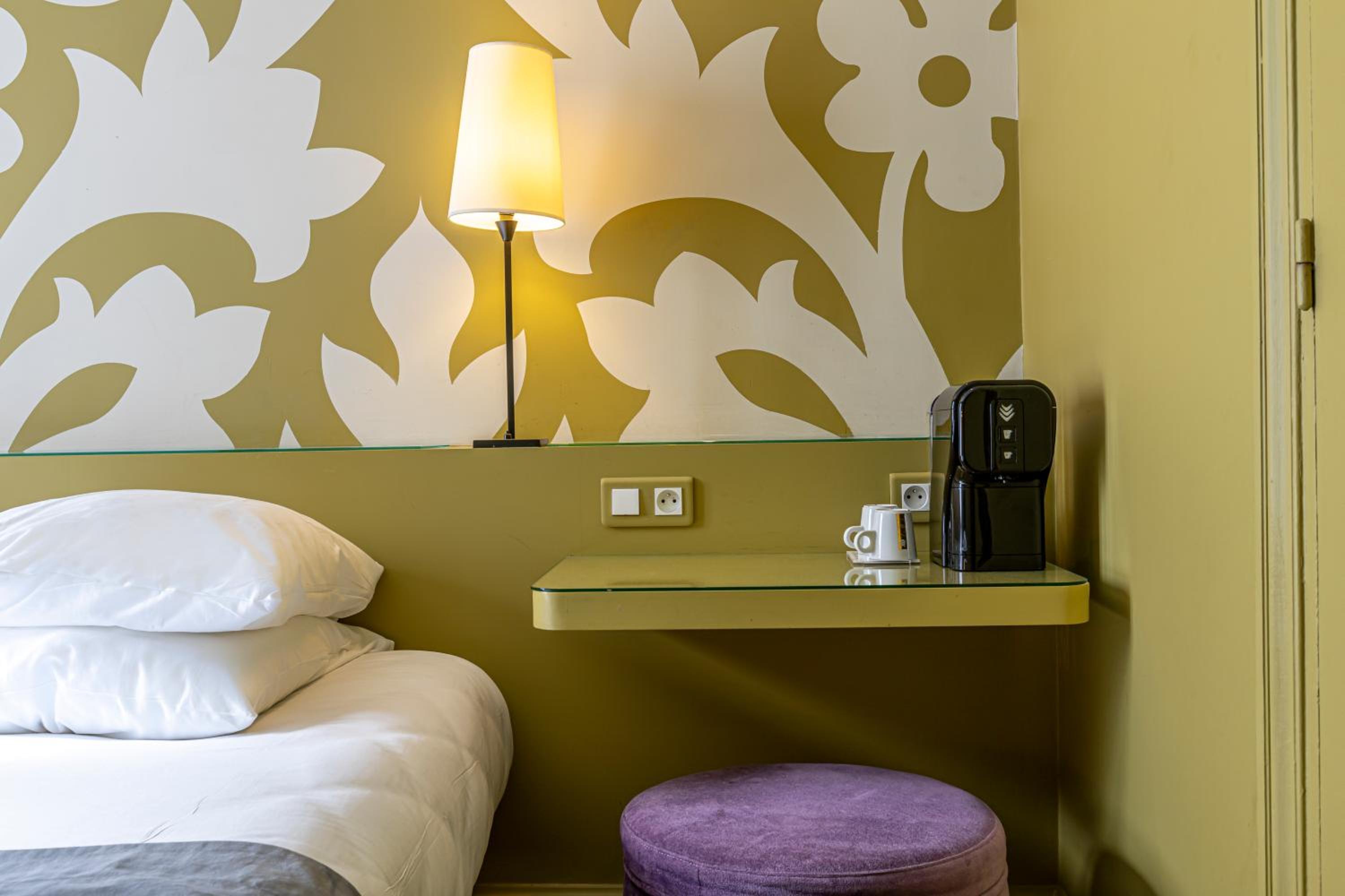 Classic Double Room thumbnail 6
