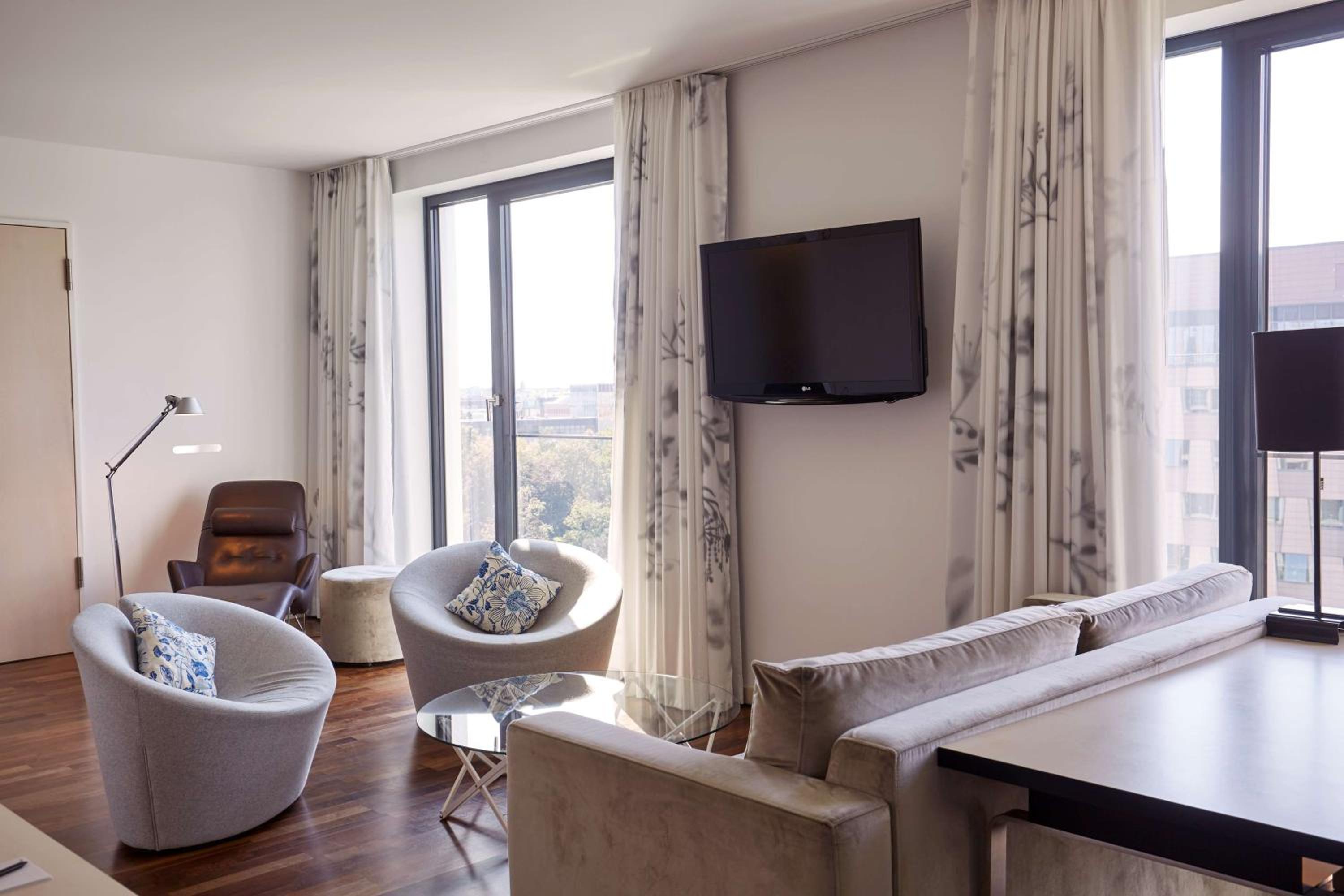 Executive Suite thumbnail 5