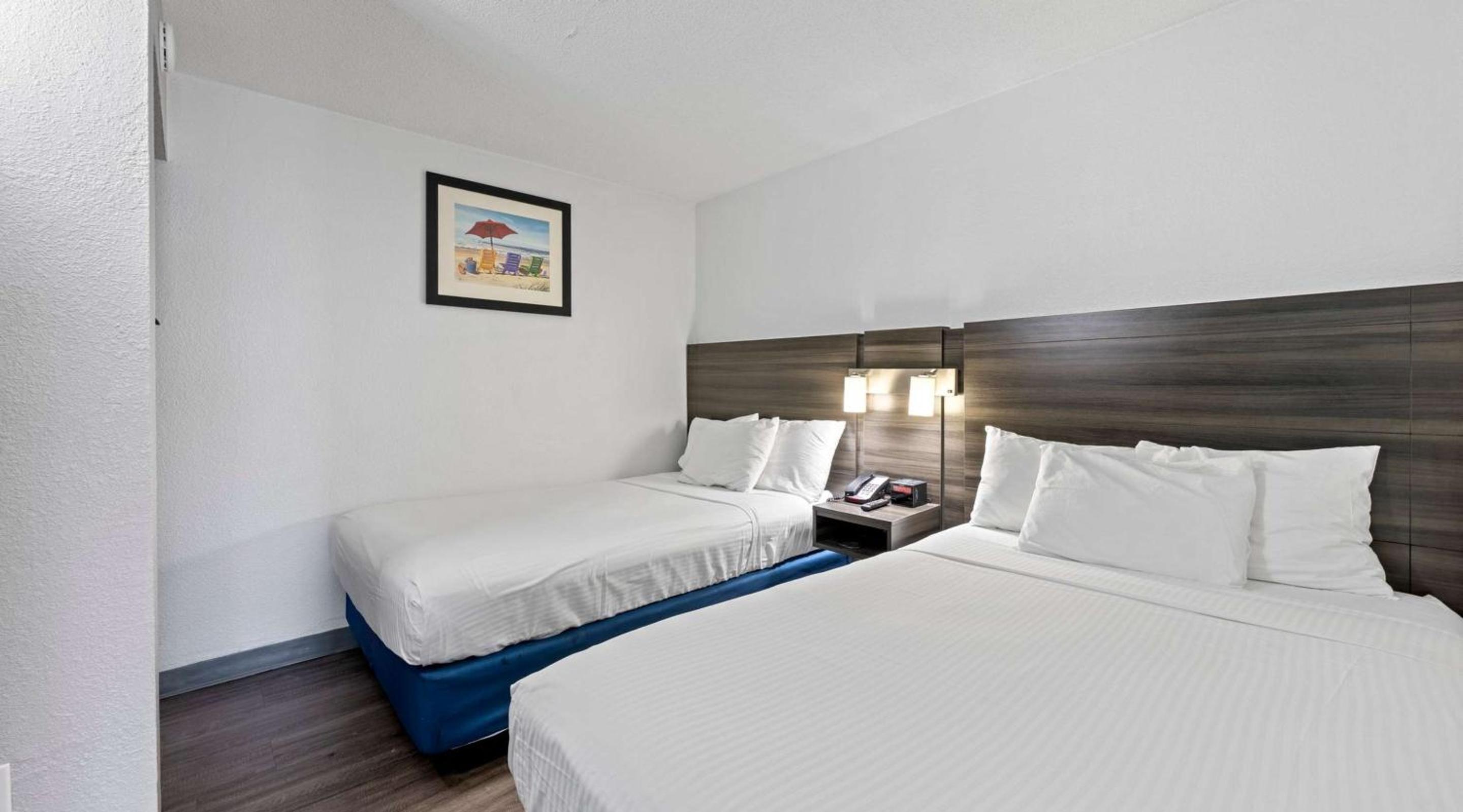 Suite with Two Double Beds and Balcony - Photo 3