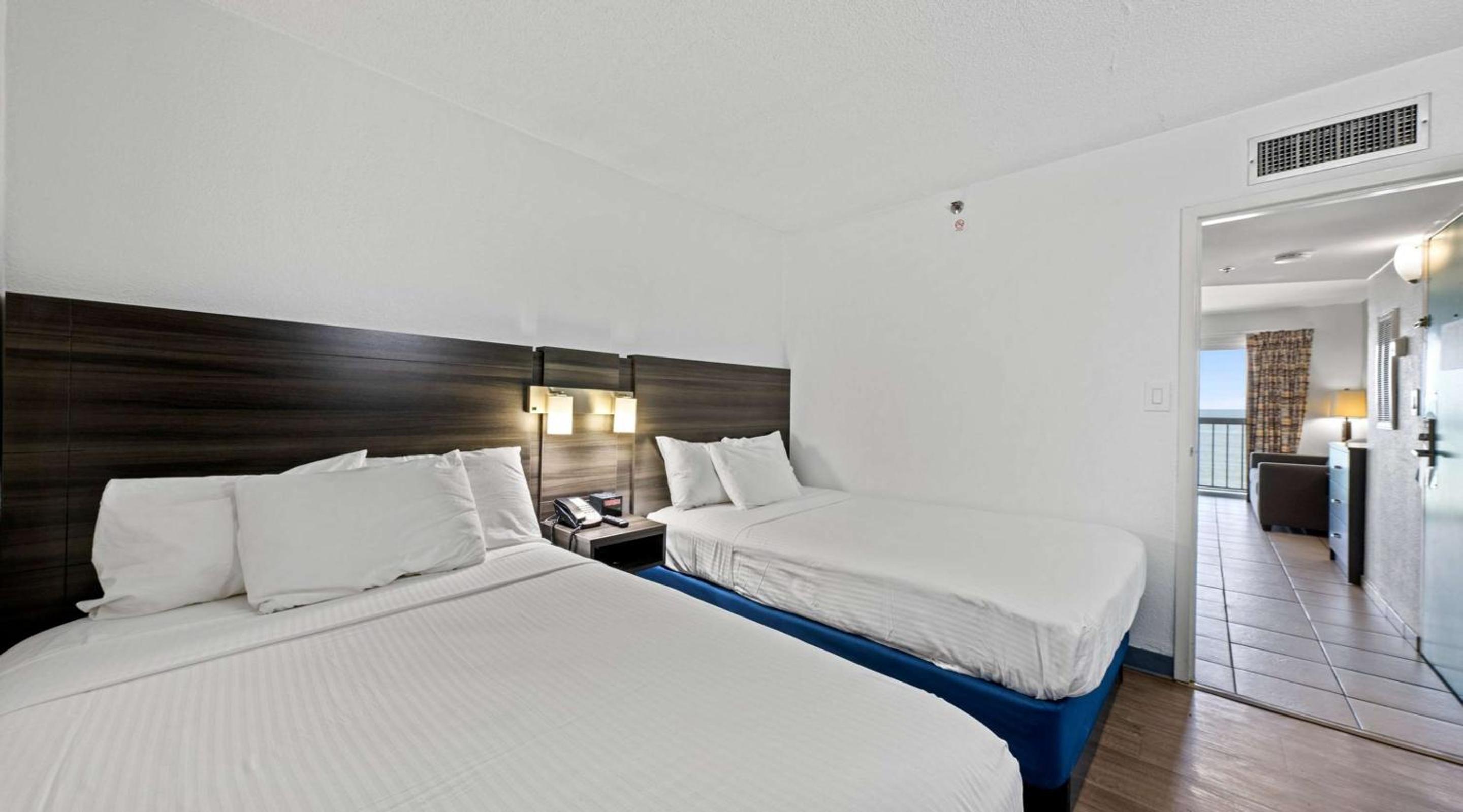Suite with Two Double Beds and Balcony - Photo 4