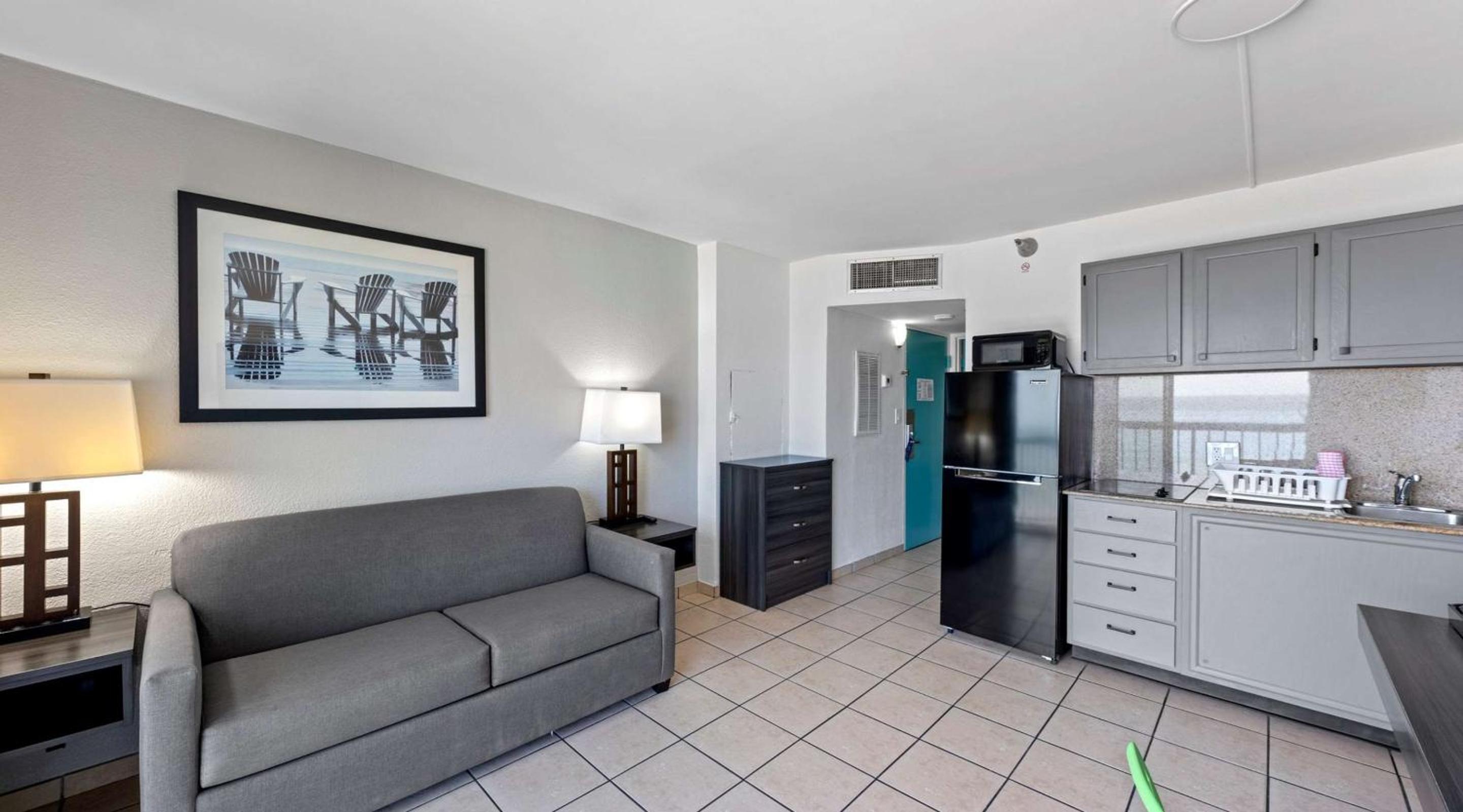 Queen Suite - Photo 5