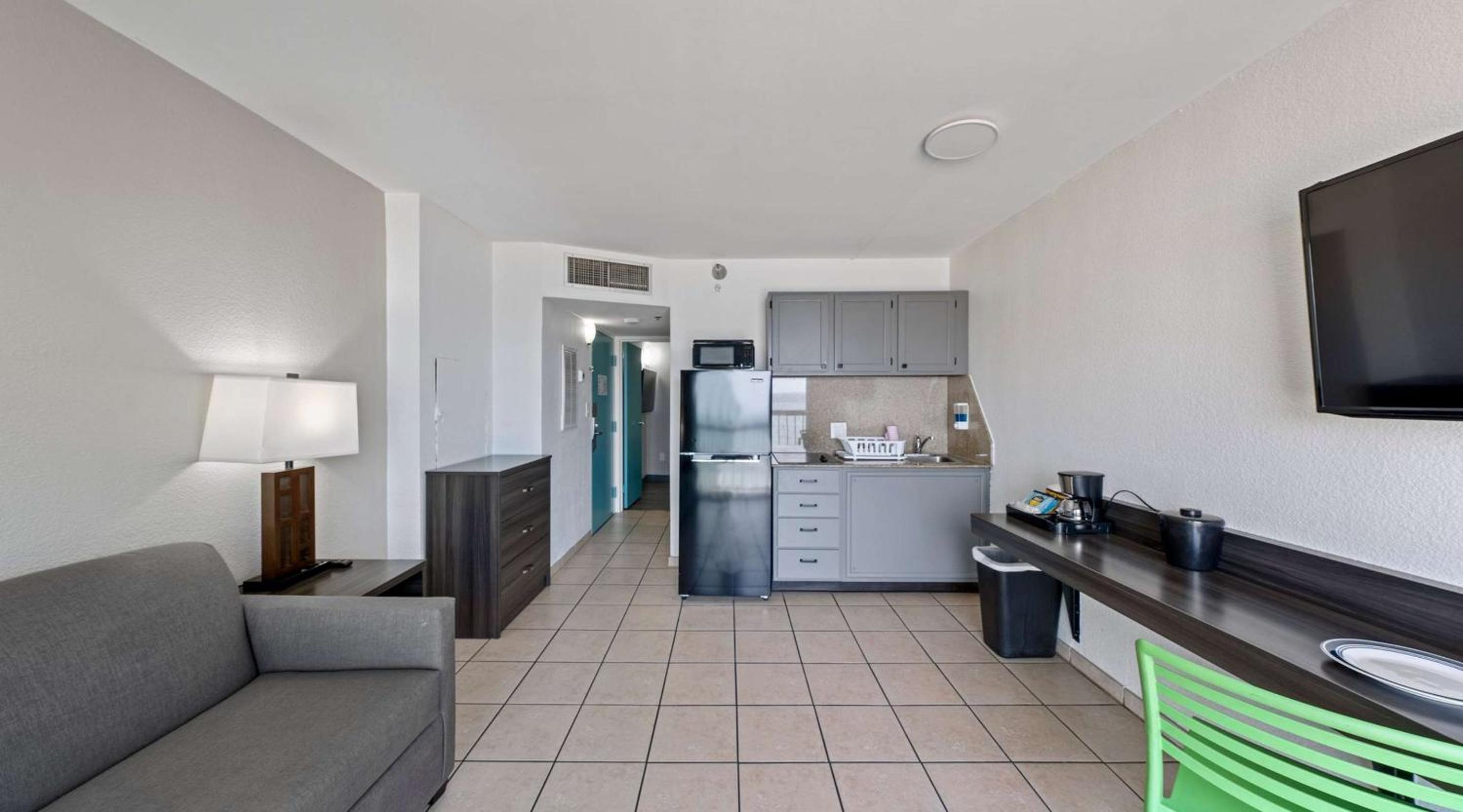 Queen Suite - Photo 6