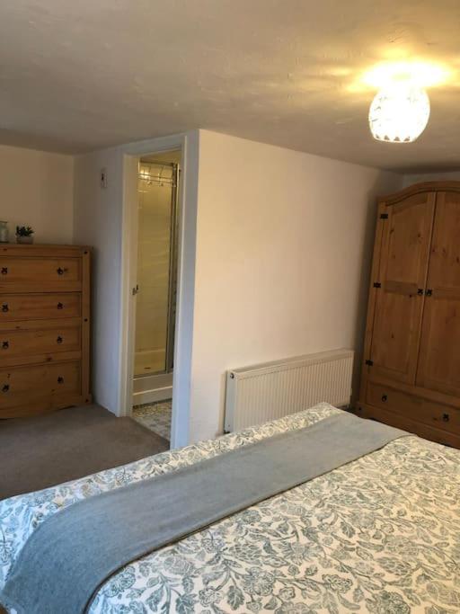 Three-Bedroom House photo 3