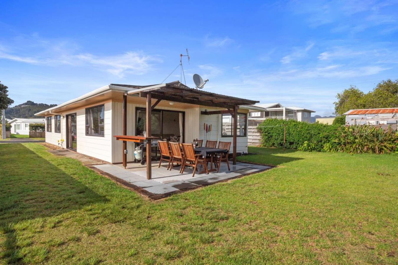Three-Bedroom House photo 2