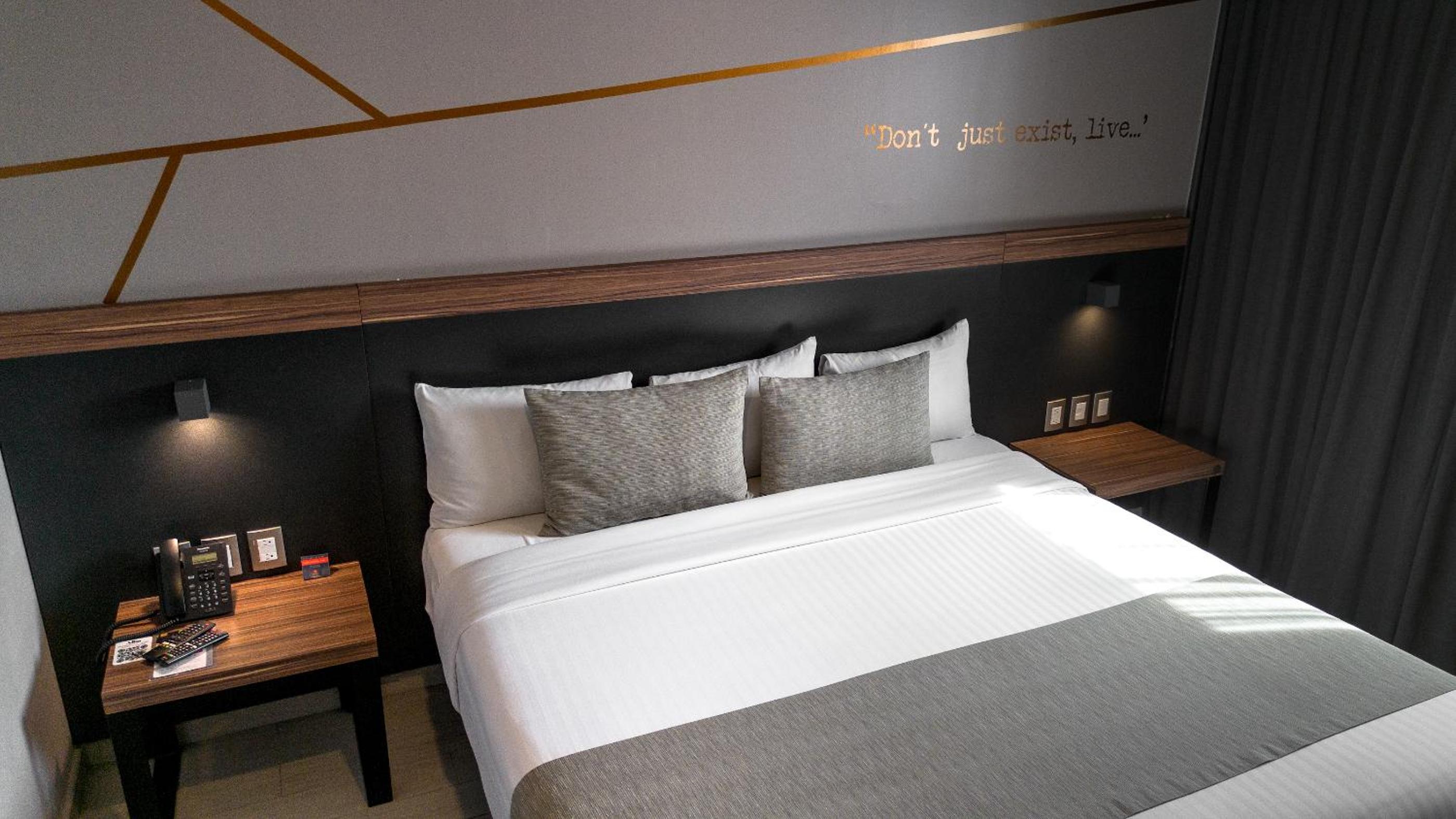 Deluxe King Room photo 2