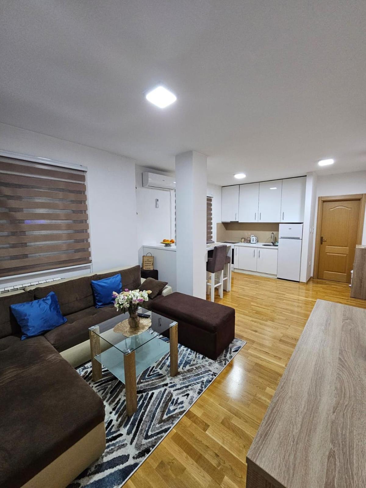 One-Bedroom Apartment photo 1
